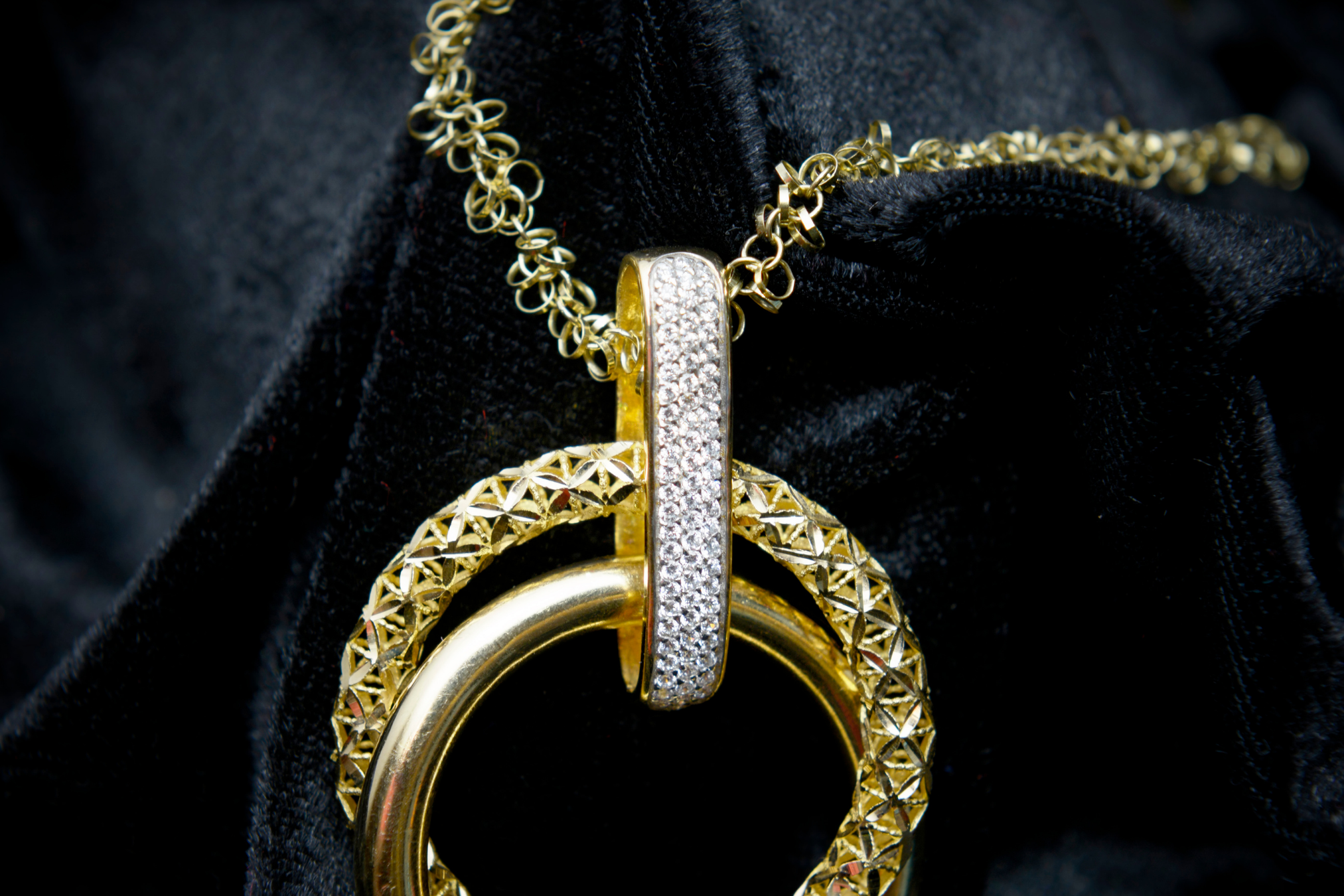 Vintage to Modern A Journey through the Evolution of Jewelry Design