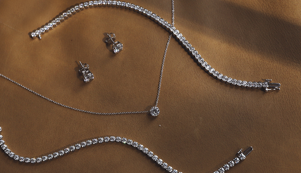 The Best Jewelry Items to Wear With Cold Weather Layers