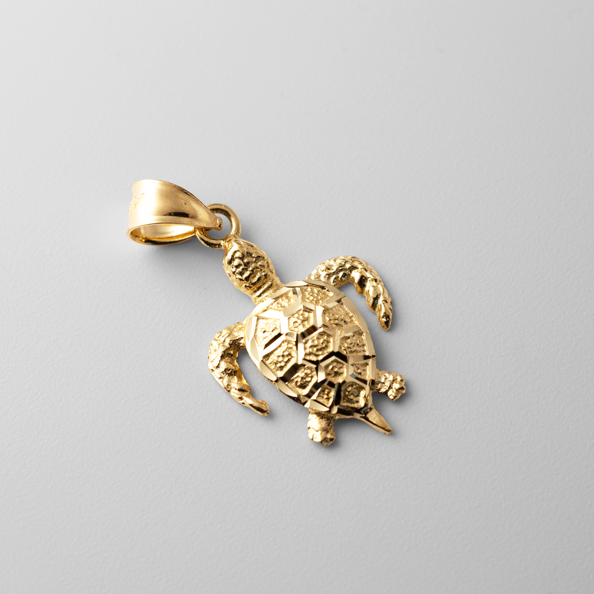 Gold Detailed Small Sea Turtle Pendant - Charlie & Co. Jewelry