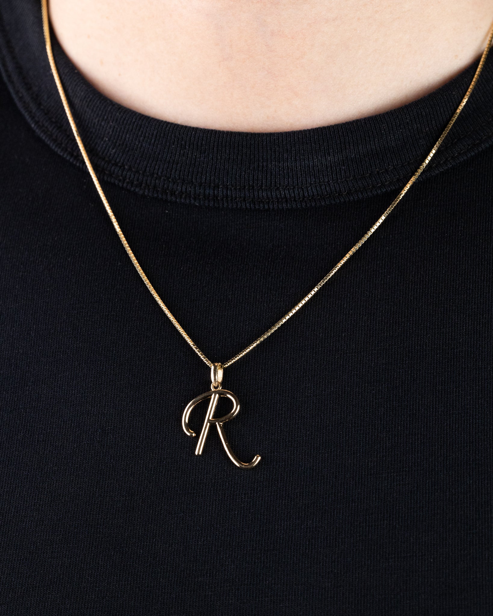 Gold Modern Cursive 'R' Large Pendant - Charlie & Co. Jewelry
