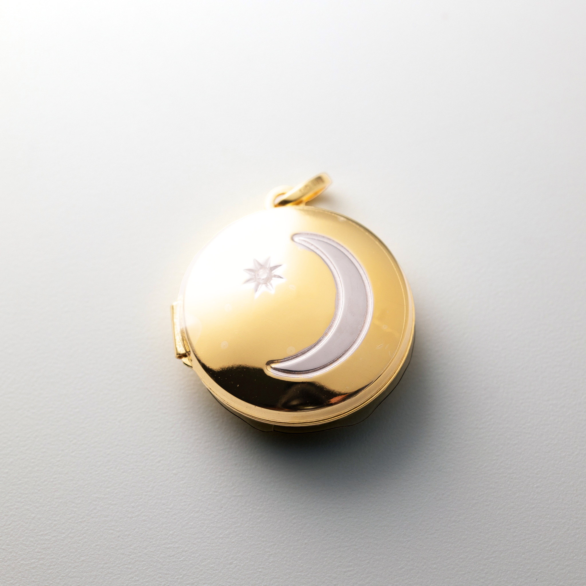 14K Gold Round Moon and Stars Locket Pendant - Model XL867 - Charlie & Co. Jewelry