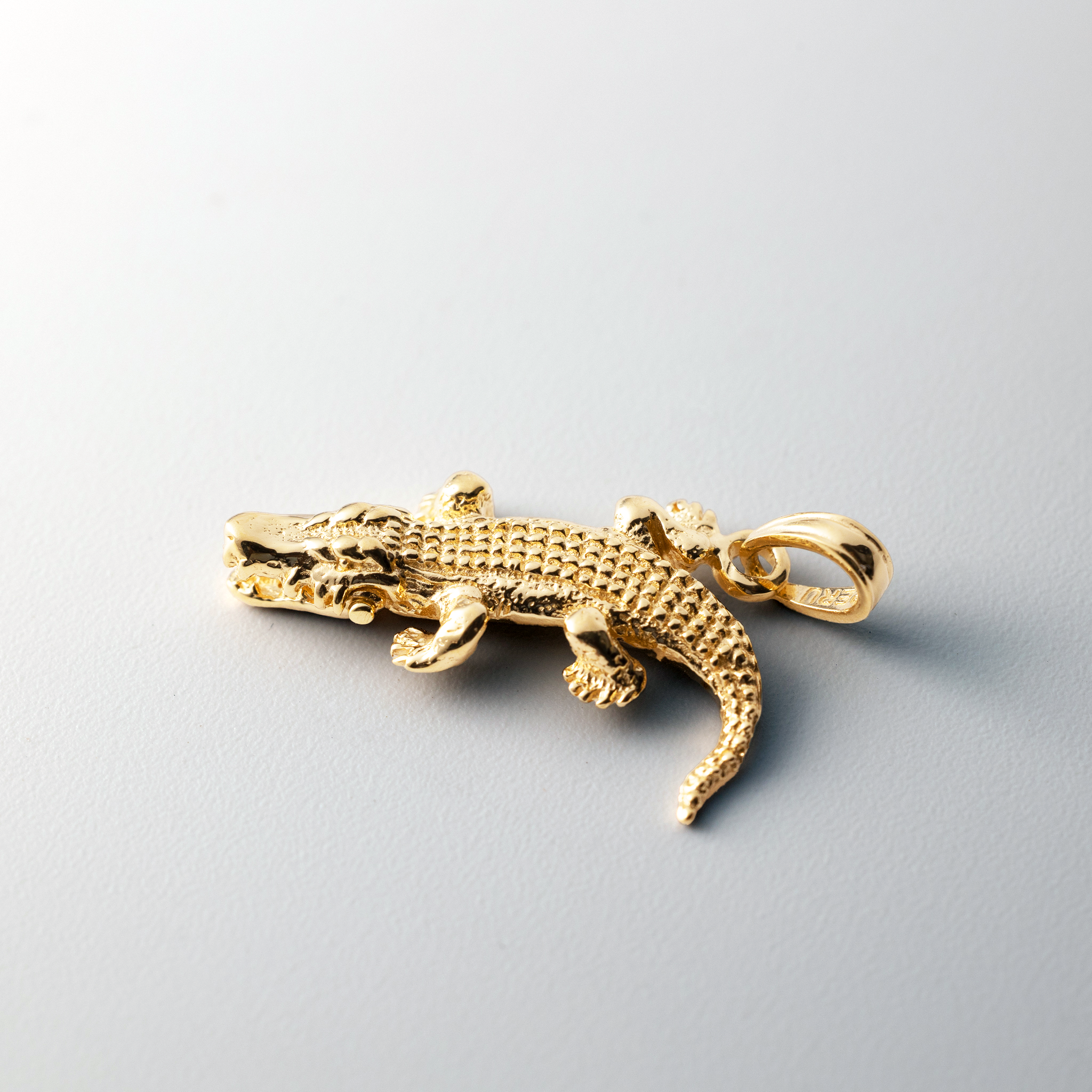 14K Gold Moveable Jaws Large Alligator Pendant