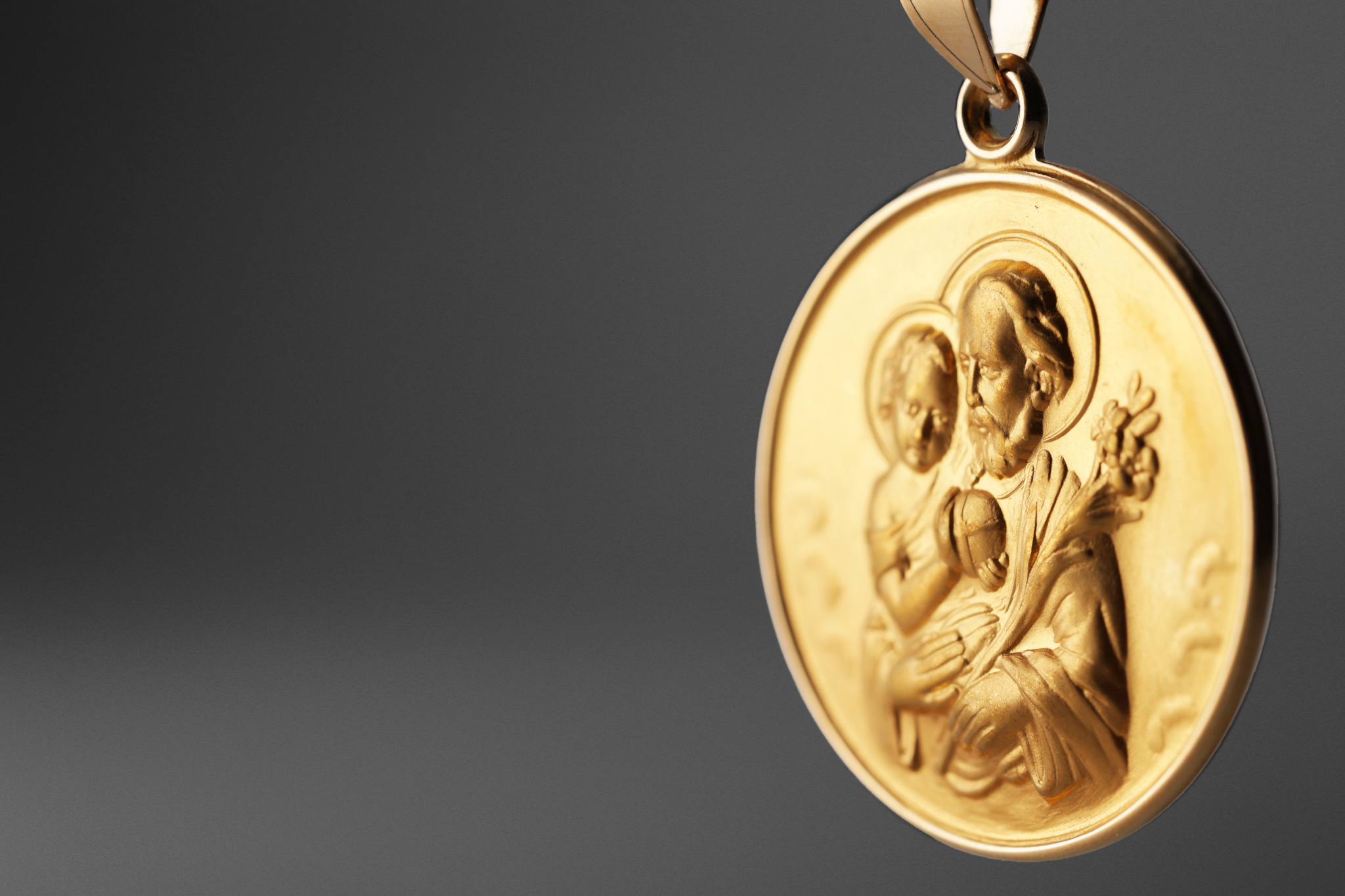 Gold Saint Joseph and Child Jesus Medal Pendant - Model XR2144 - Charlie & Co. Jewelry