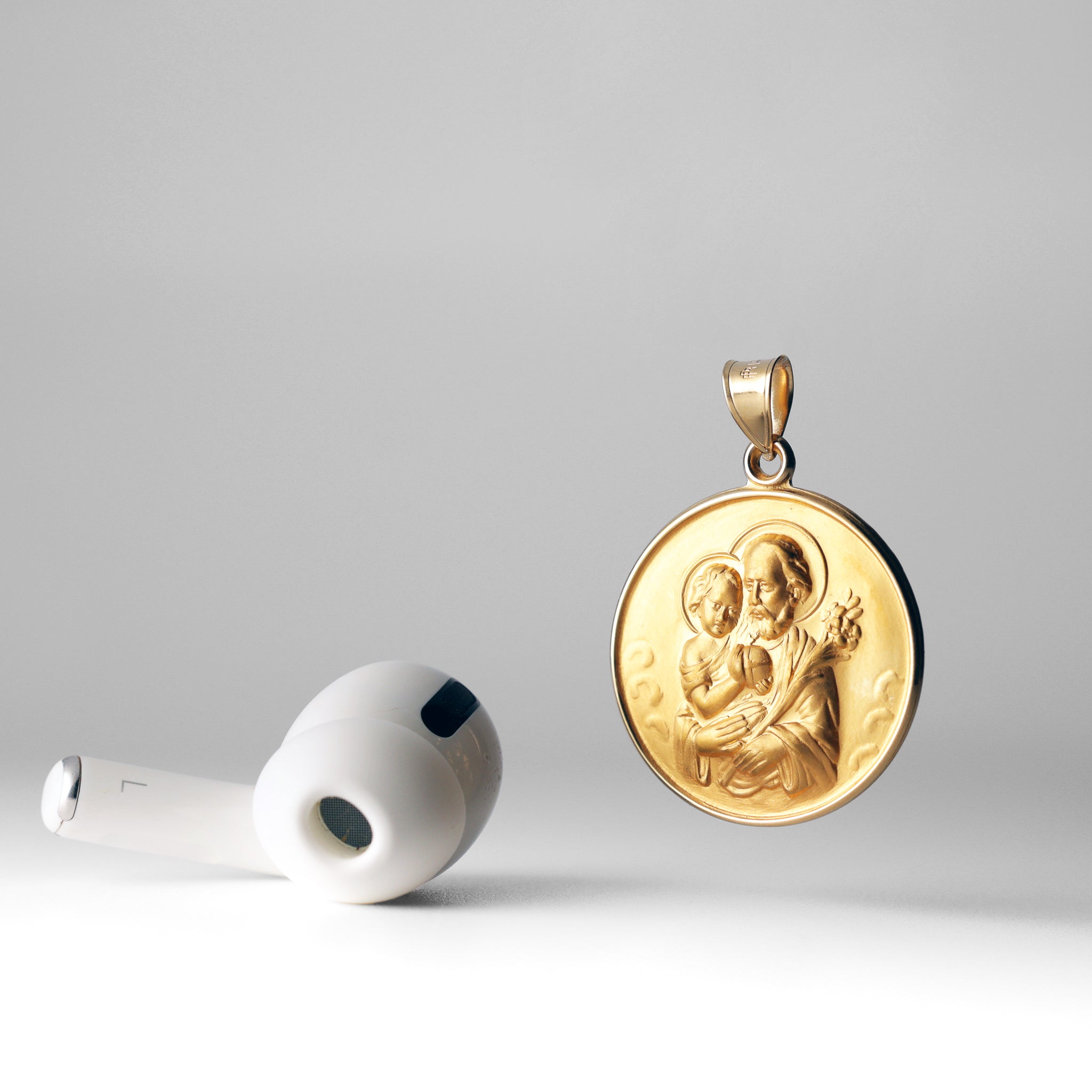 Gold Saint Joseph and Child Jesus Medal Pendant - Model XR2144 - Charlie & Co. Jewelry