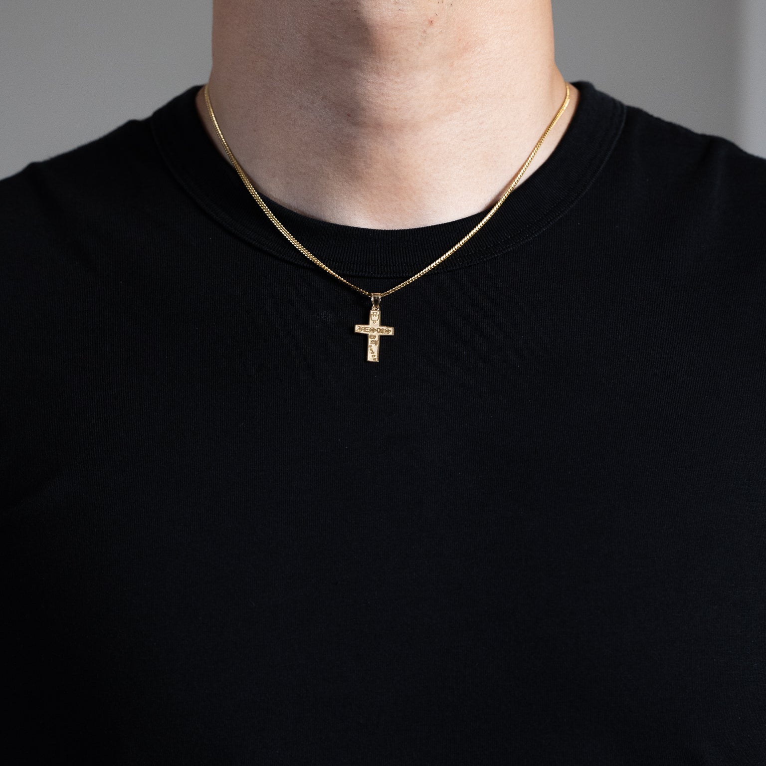 Gold ‘Jesus Es Mi Señor’ Cross Pendant Necklace - Model Pt1031 - Charlie & Co. Jewelry