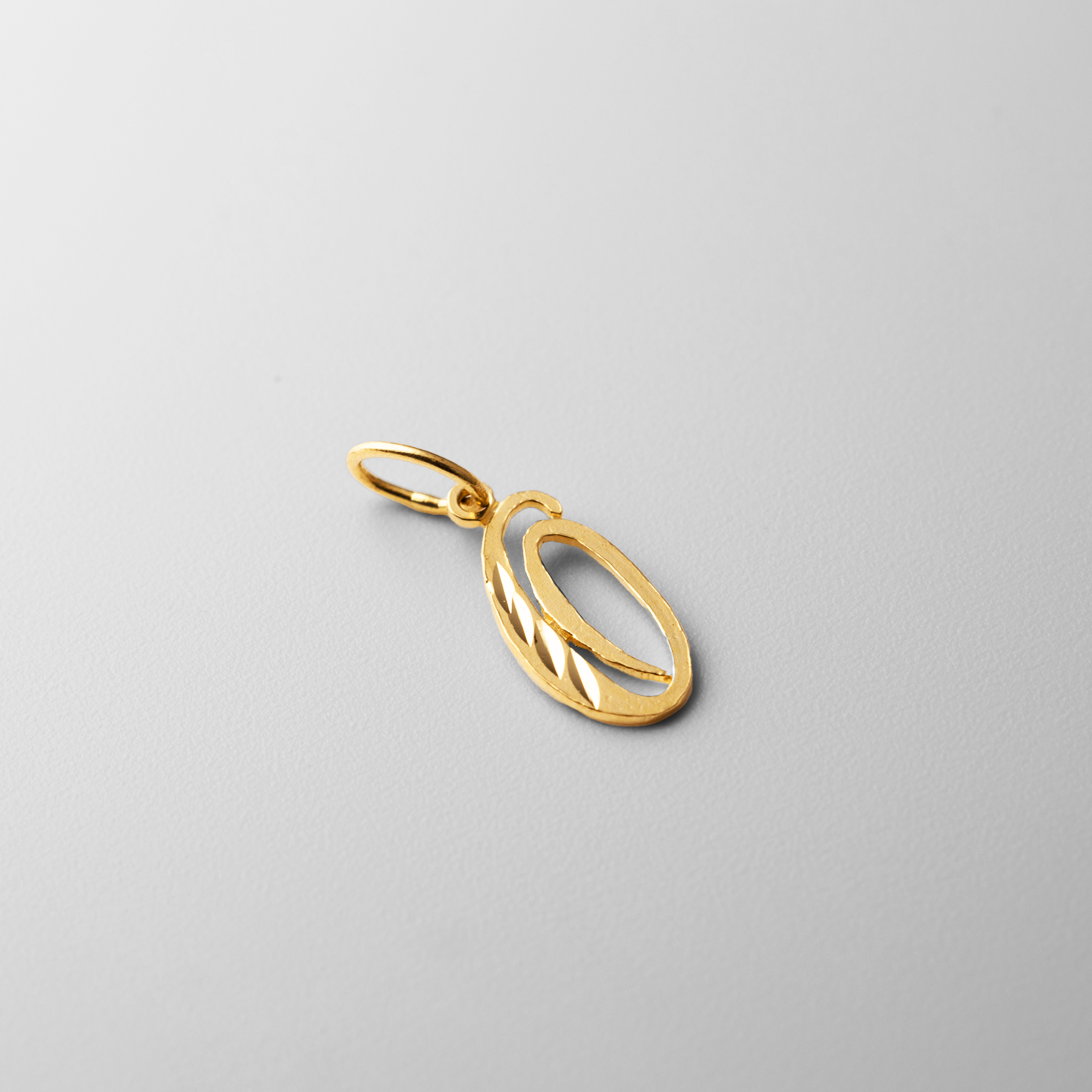 Gold Calligraphy Letter O Pendant | A-Z Pendants - Charlie & Co. Jewelry