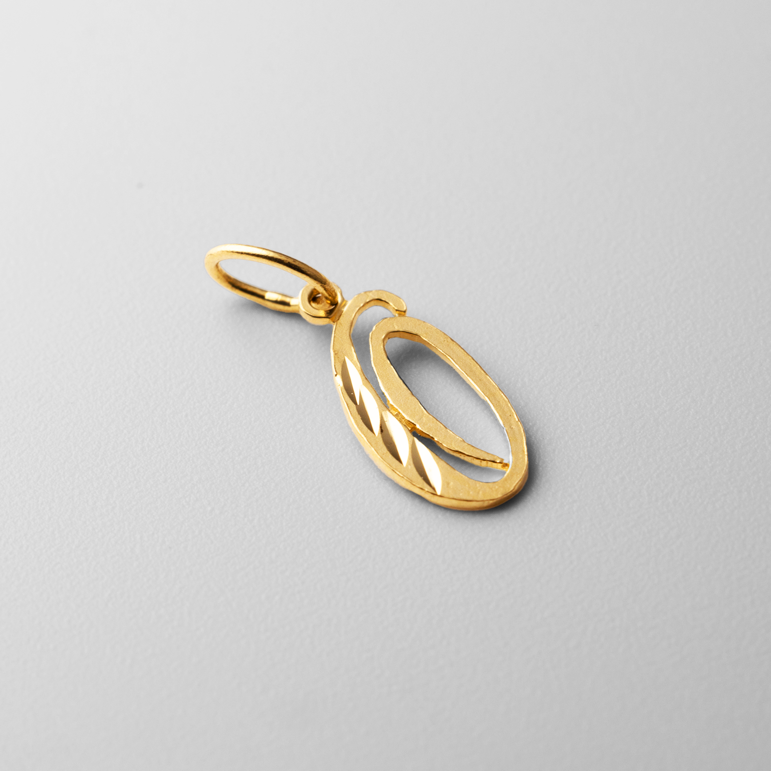 Gold Calligraphy Letter O Pendant | A-Z Pendants - Charlie & Co. Jewelry