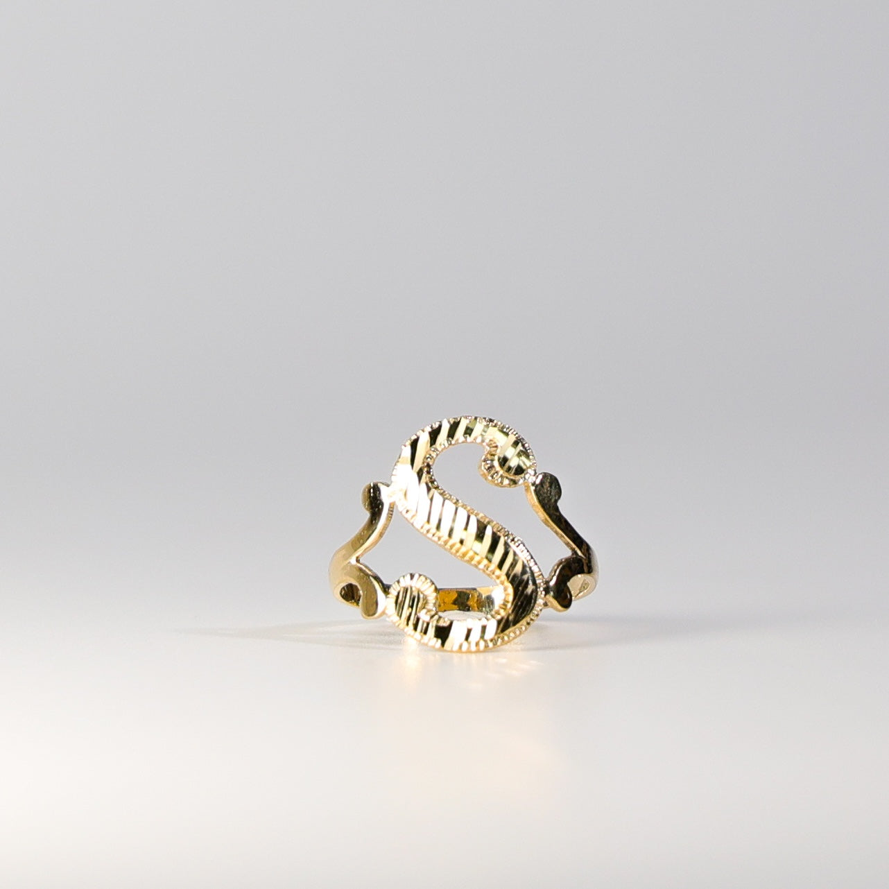 14K Gold Cursive Initial "S" Ring