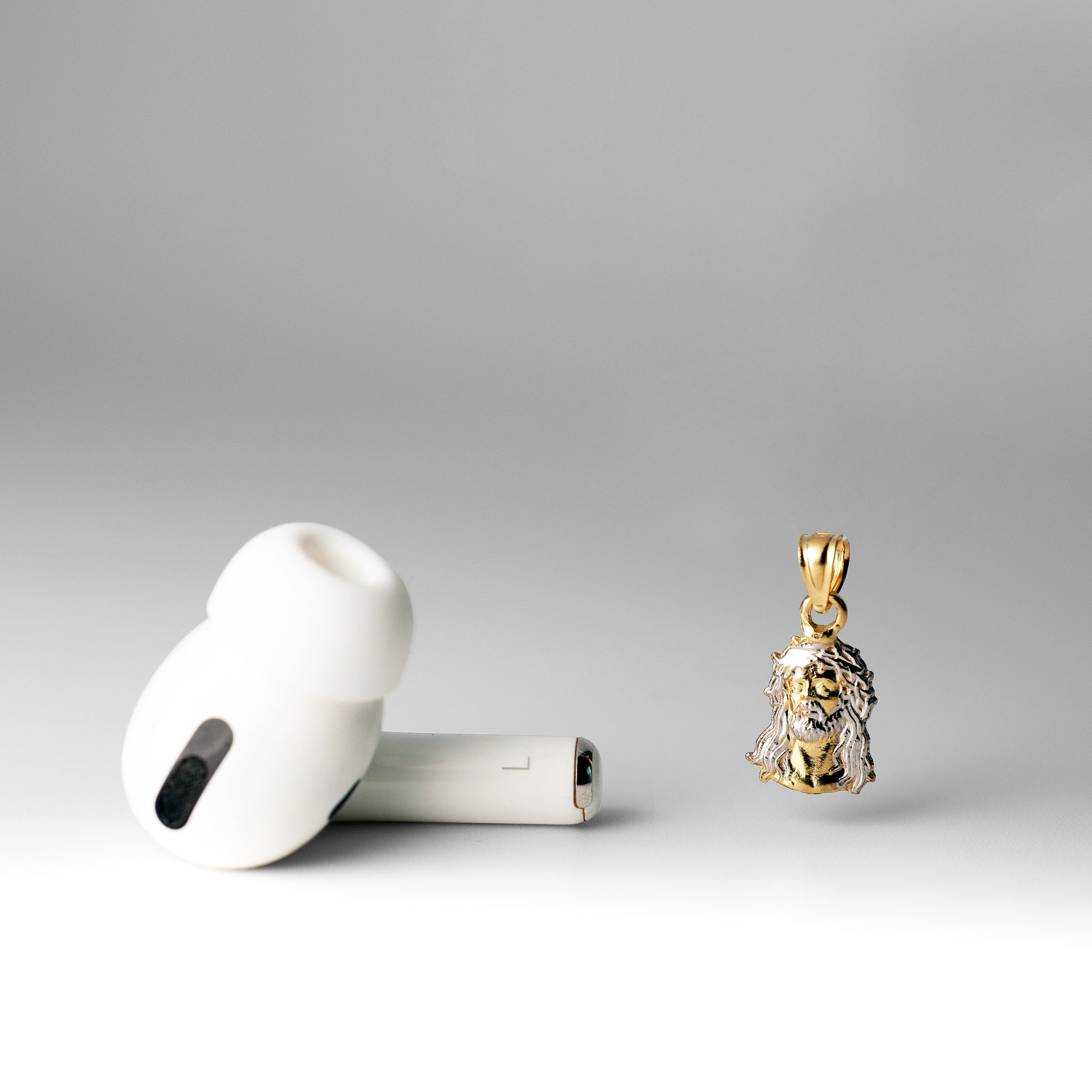 Gold Dainty Jesus Head Pendant - Charlie & Co. Jewelry