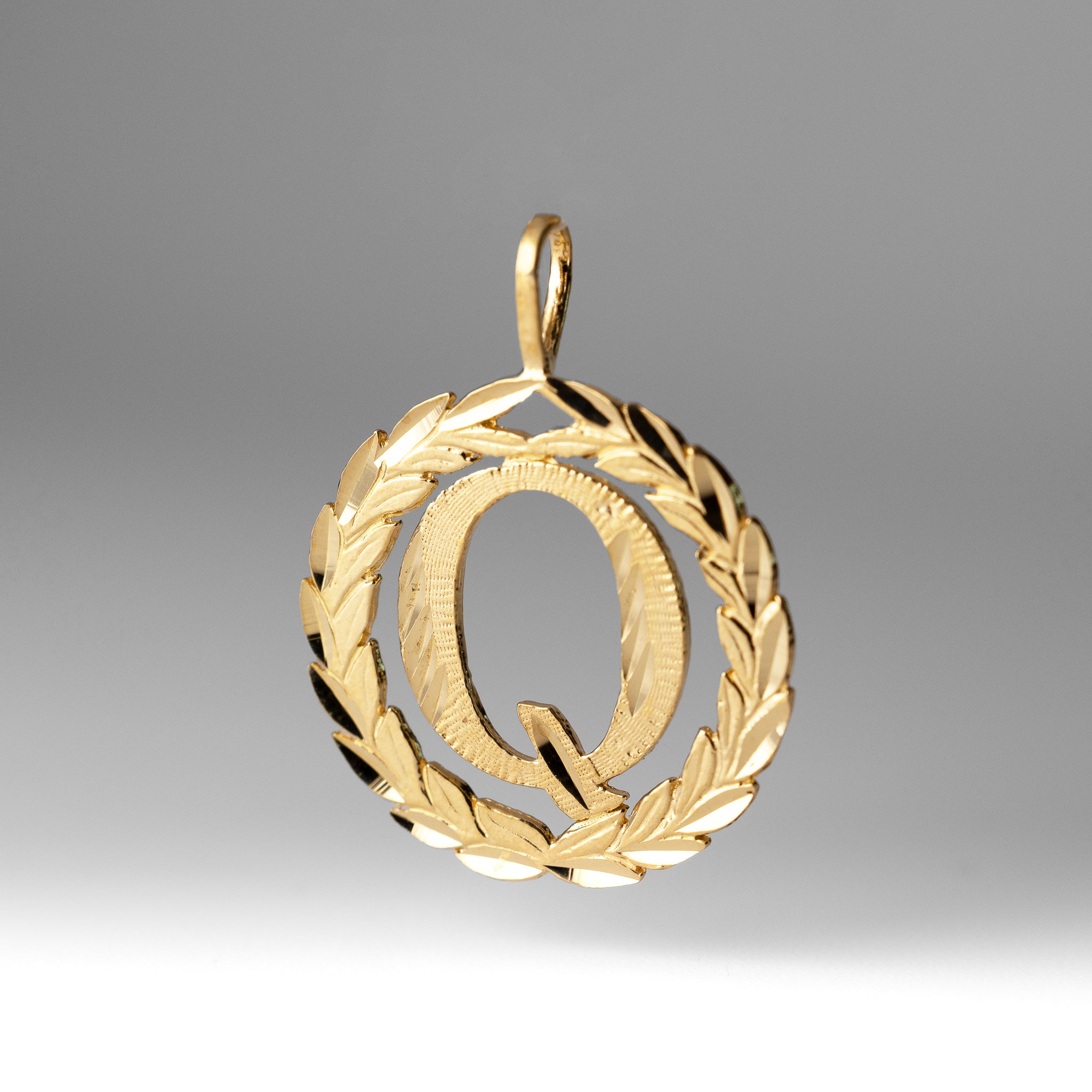 Gold Wreath Q Initial Pendant | A-Z Pendants - Charlie & Co. Jewelry