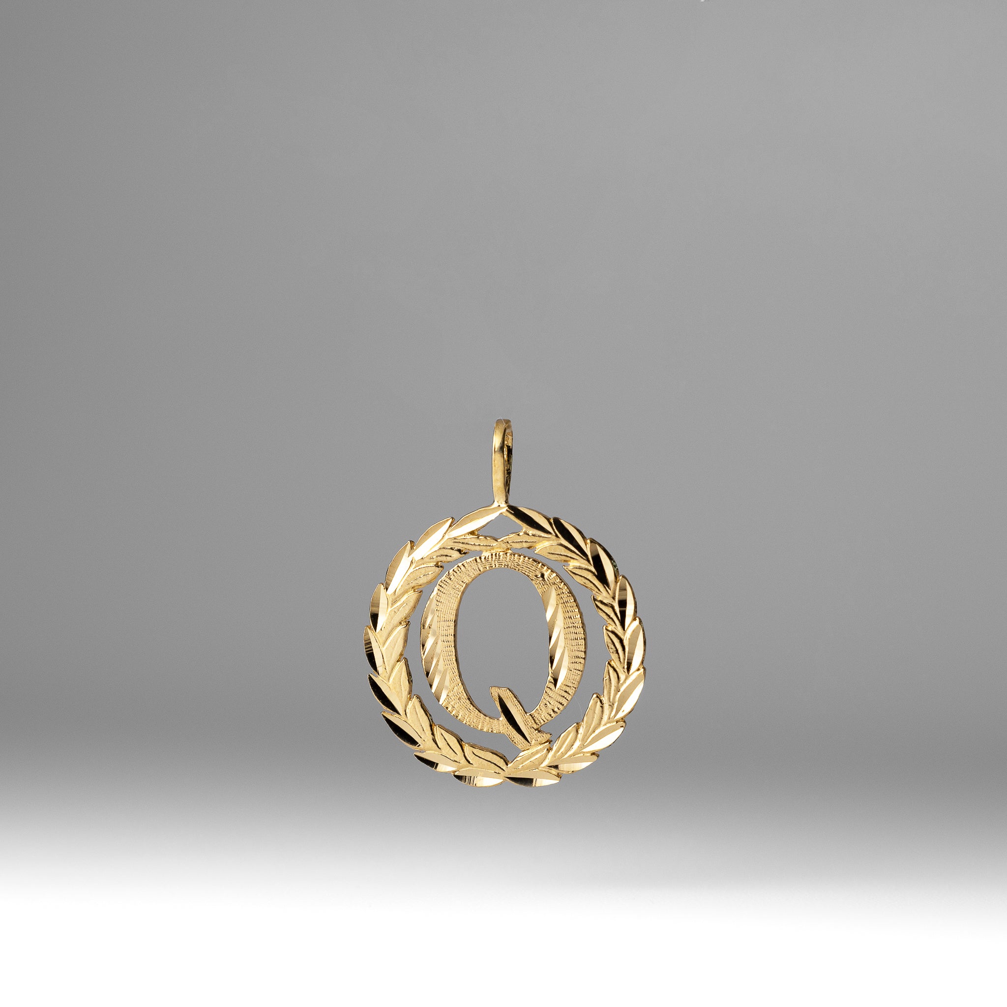 Gold Wreath Q Initial Pendant | A-Z Pendants - Charlie & Co. Jewelry