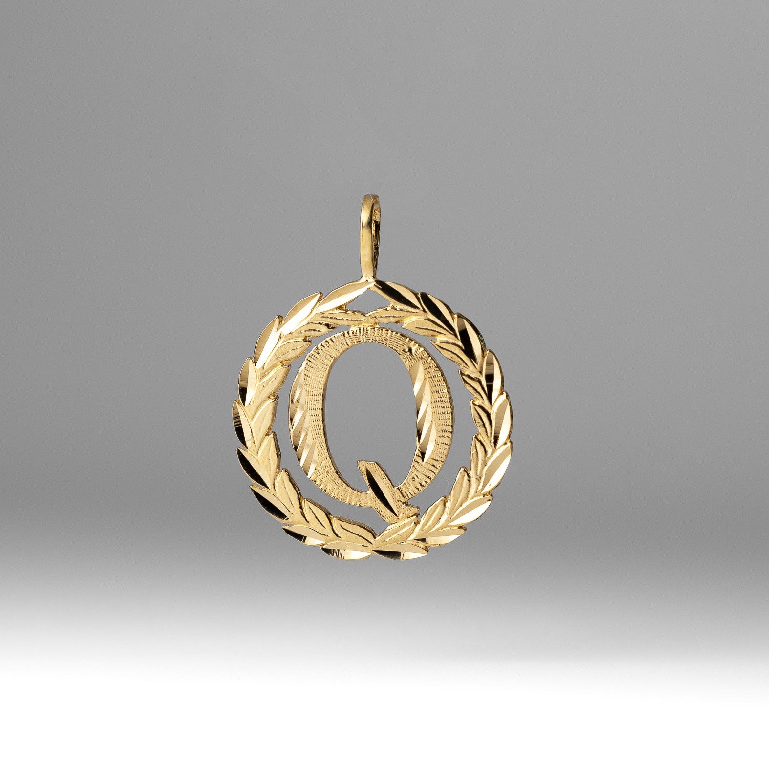Gold Wreath Q Initial Pendant | A-Z Pendants - Charlie & Co. Jewelry