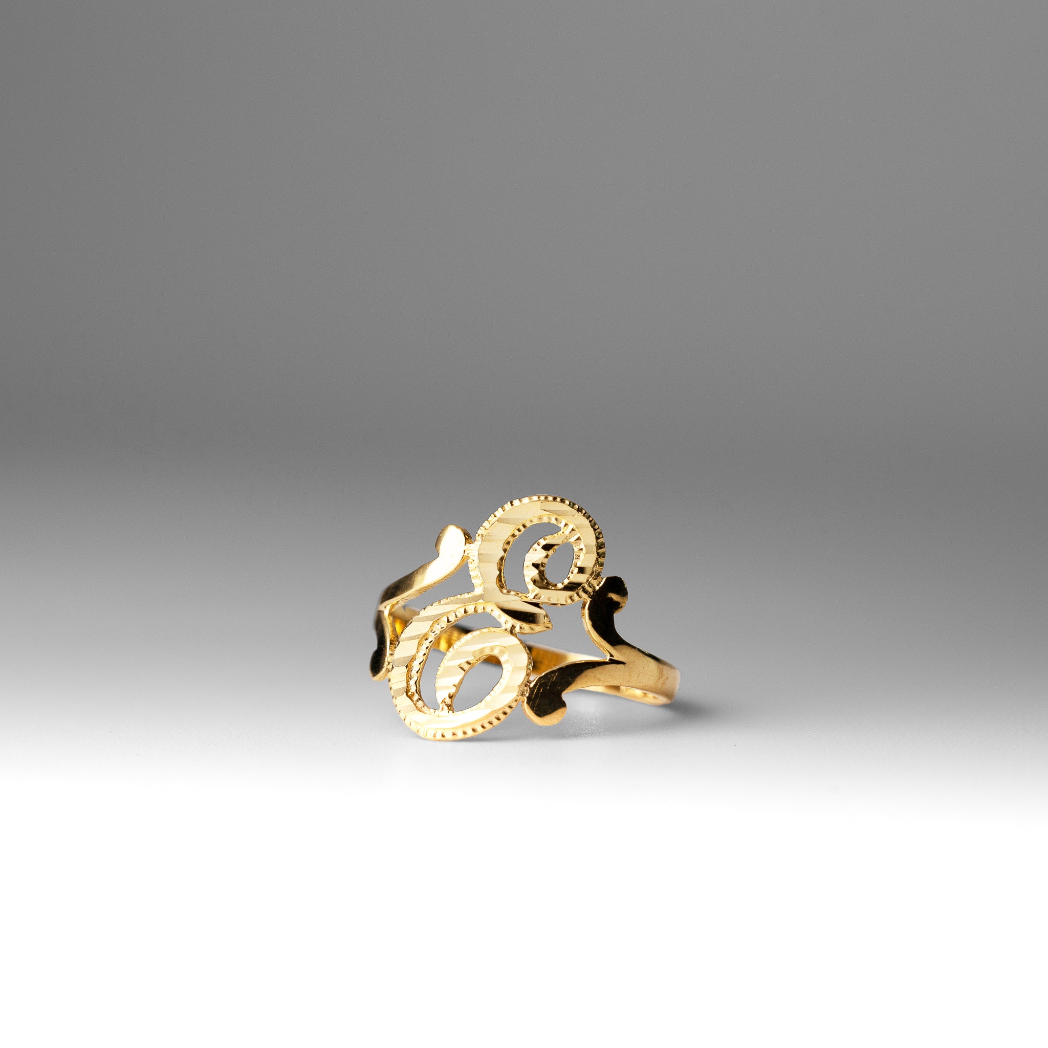 Gold Cursive Initial "E" Ring - Charlie & Co. Jewelry