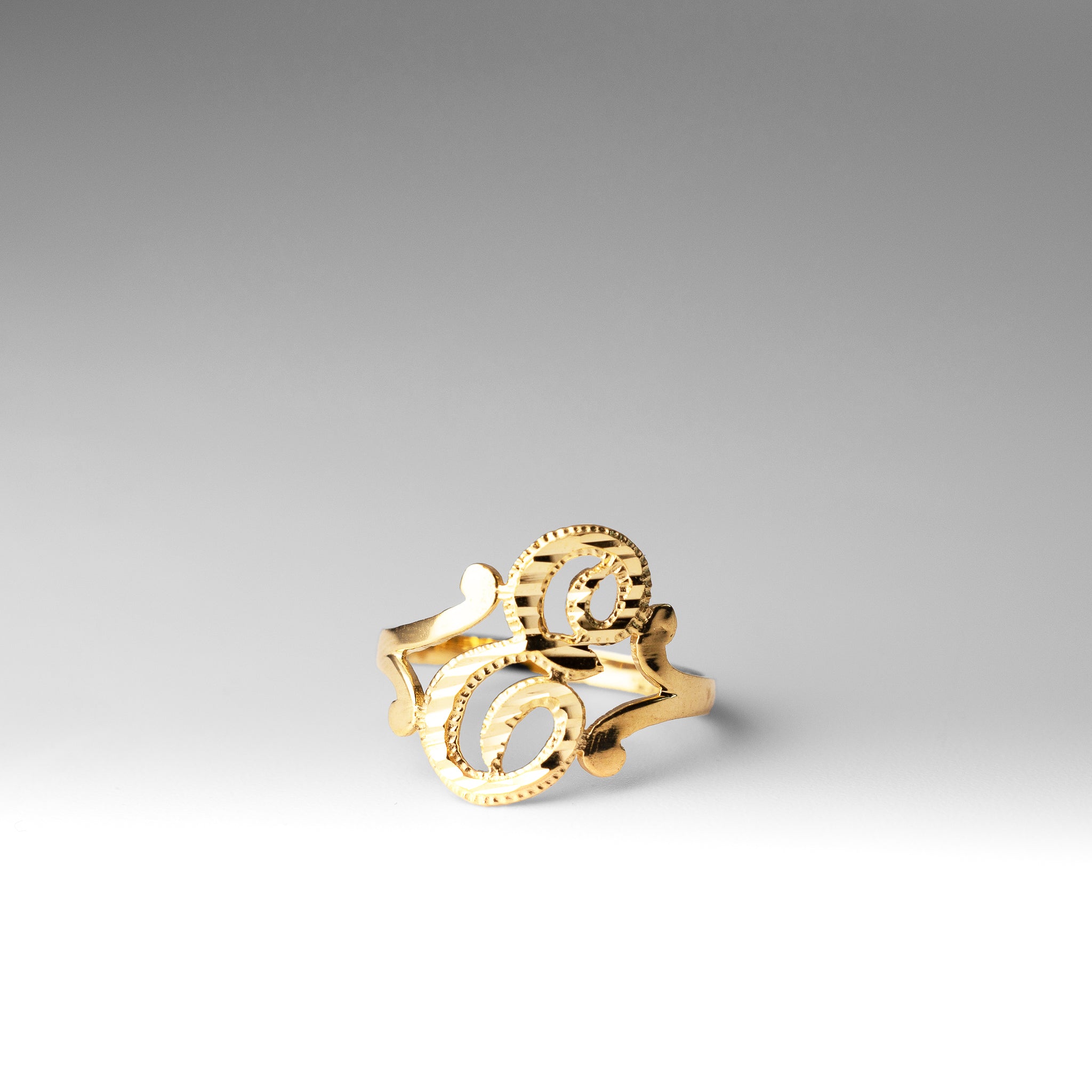 Gold Cursive Initial "E" Ring - Charlie & Co. Jewelry