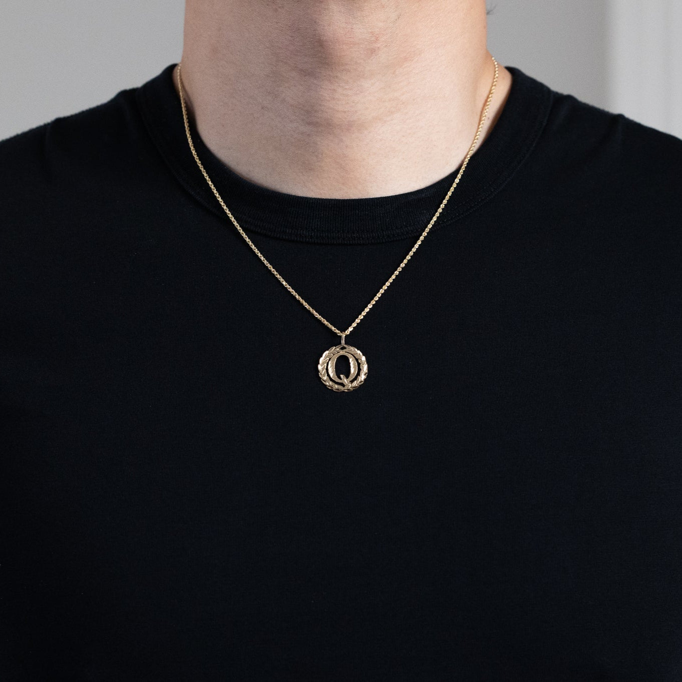 Gold Wreath Q Initial Pendant | A-Z Pendants - Charlie & Co. Jewelry