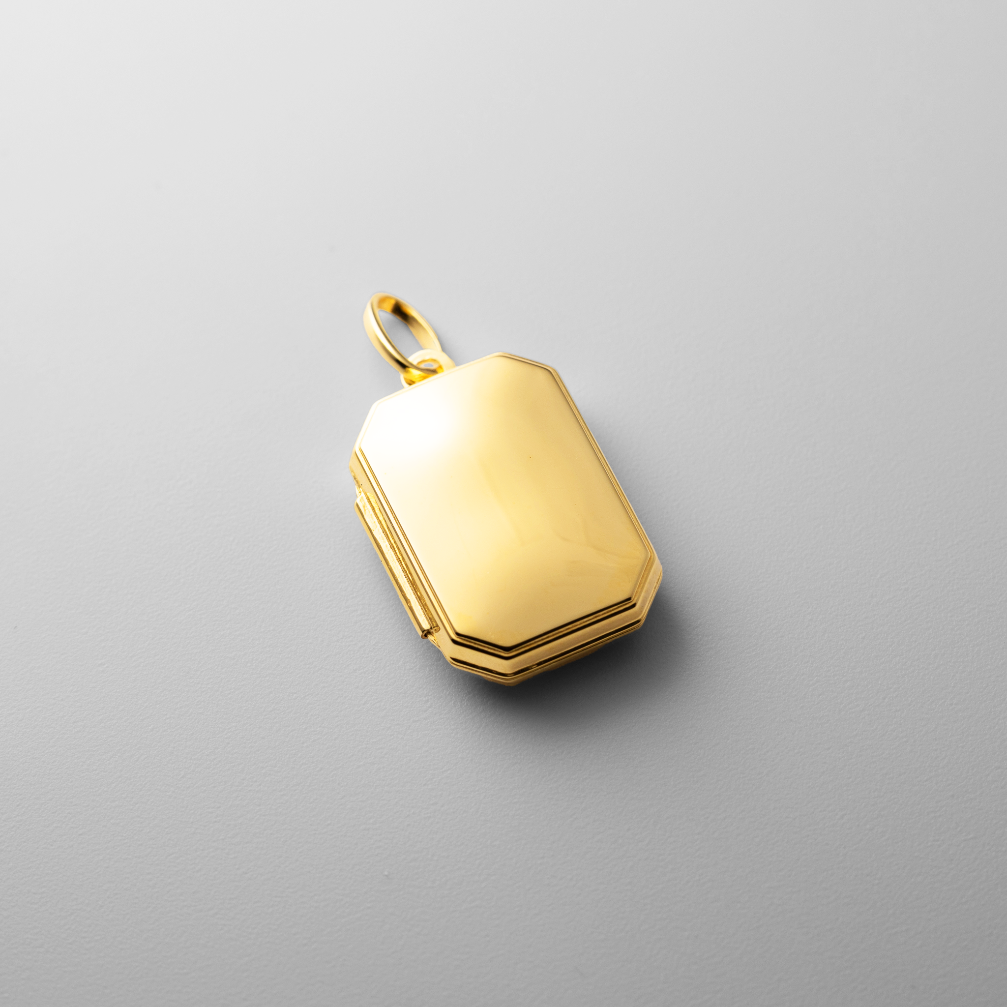 Gold Polished 20x15mm Curved Rectangle Locket - Model XL873 - Charlie & Co. Jewelry
