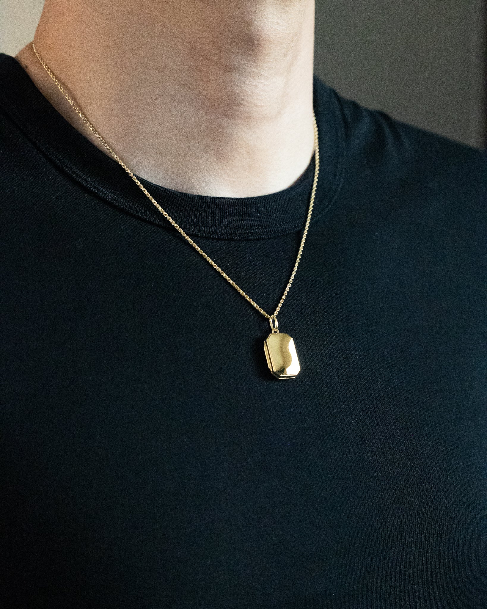 Gold Polished 20x15mm Curved Rectangle Locket - Model XL873 - Charlie & Co. Jewelry