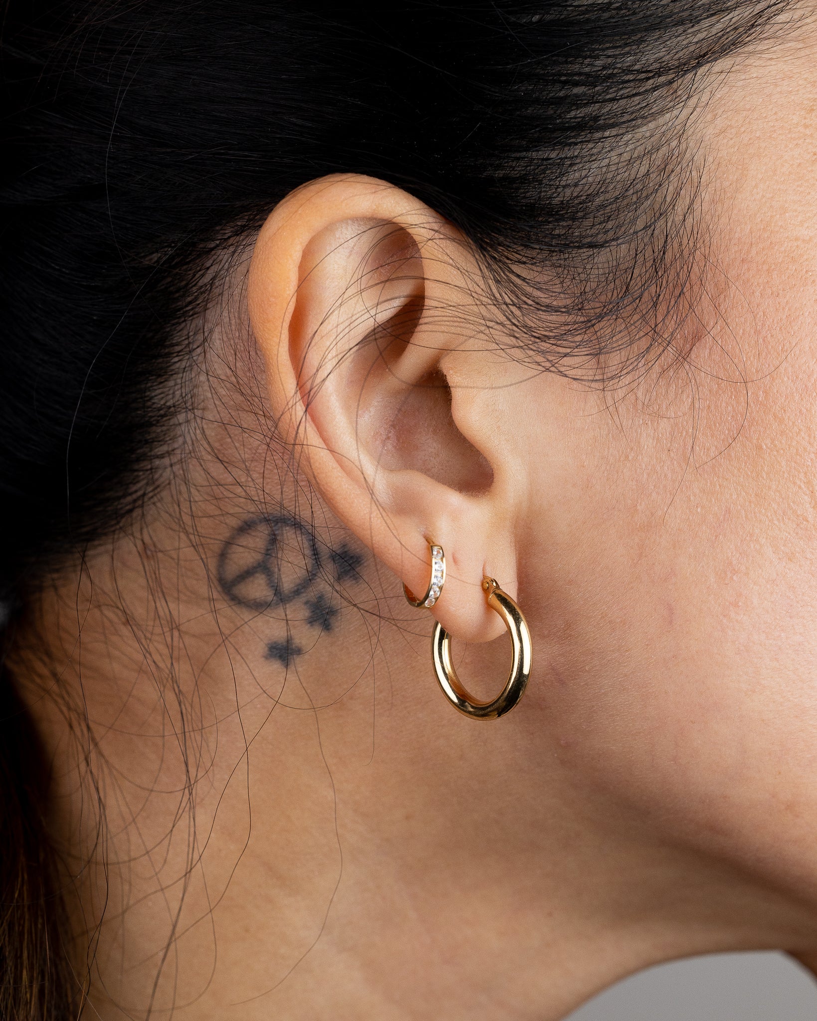 Gold 3mm Classic Plain Hoop Earrings (20mm) - Model 1029 - Charlie & Co. Jewelry