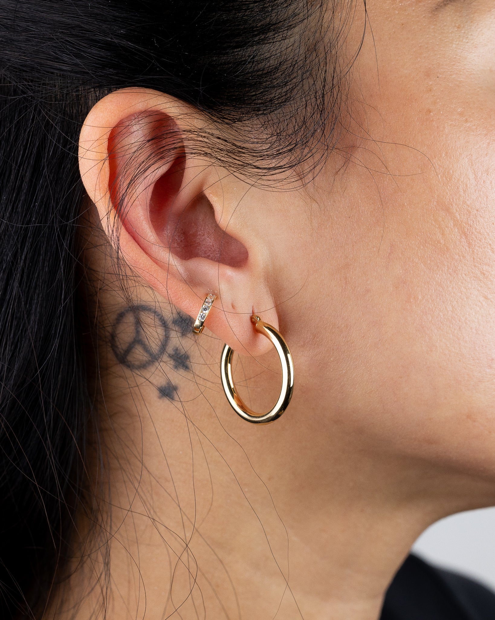 Gold 3mm Classic Plain Hoop Earrings (25mm) - Model 1028 - Charlie & Co. Jewelry