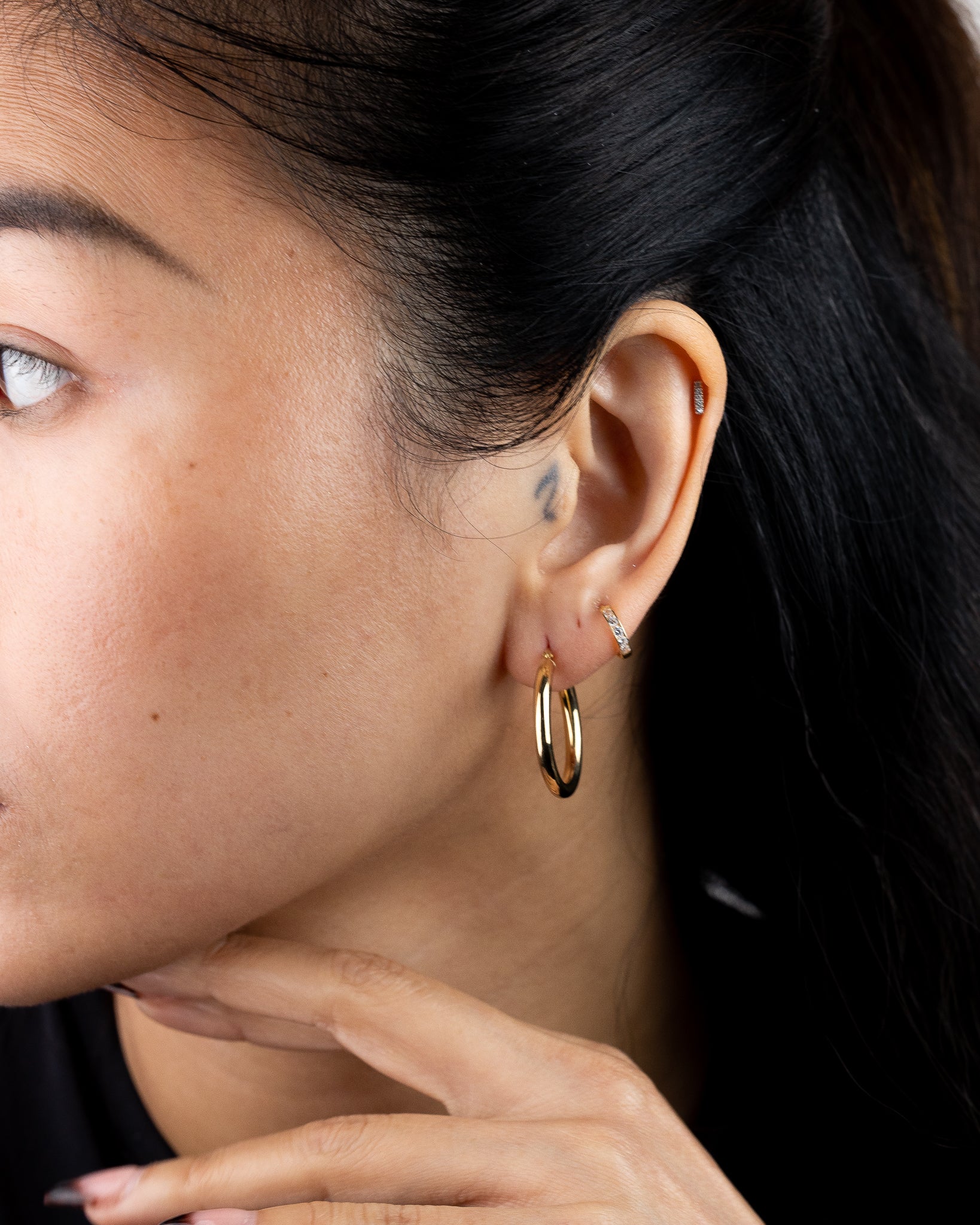 Gold 3mm Classic Plain Hoop Earrings (25mm) - Model 1028 - Charlie & Co. Jewelry