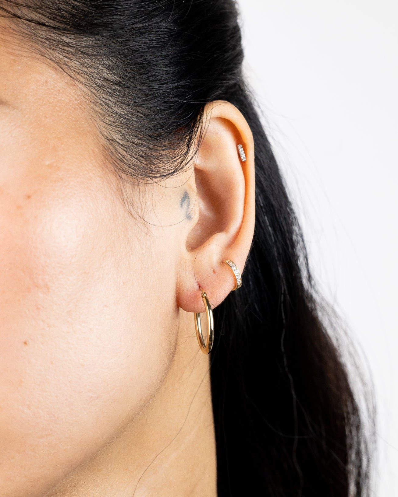 Gold 2mm Classic Plain Hoop Earrings (20mm) - Model 140 - Charlie & Co. Jewelry