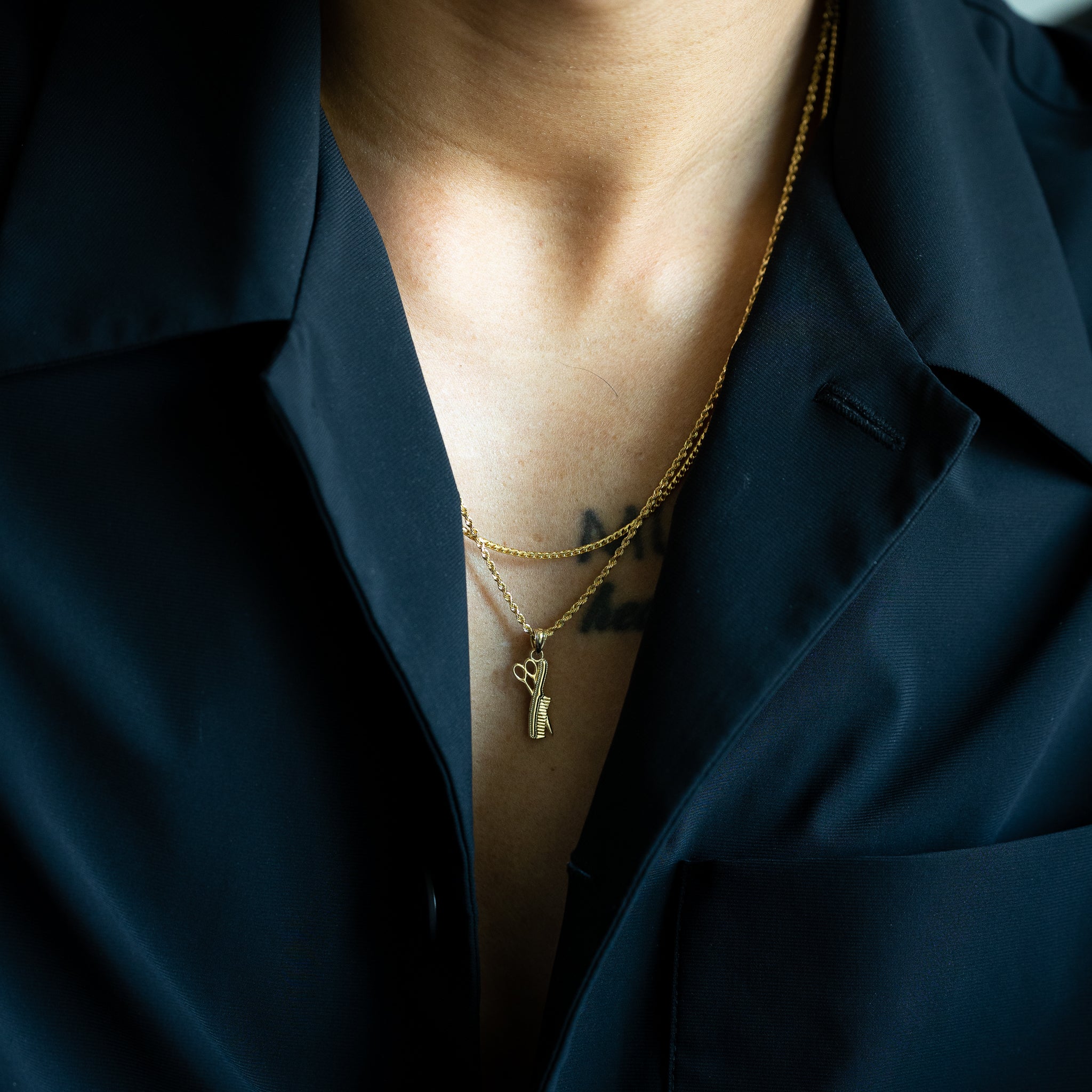 14K Gold Scissors And Comb Pendant - Model 1994