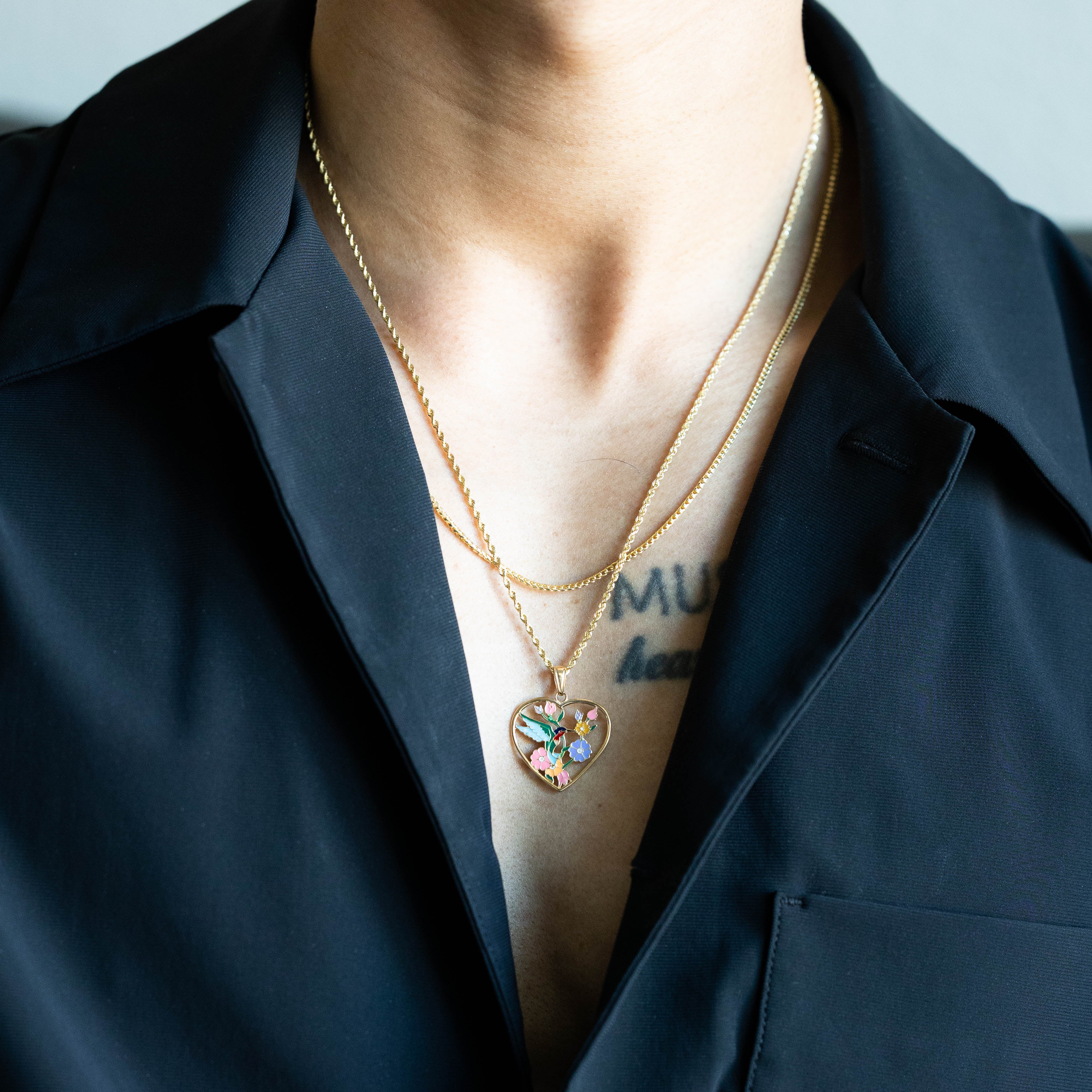 14K Gold Enameled Hummingbird and Flowers Heart Charm - Charlie & Co. Jewelry