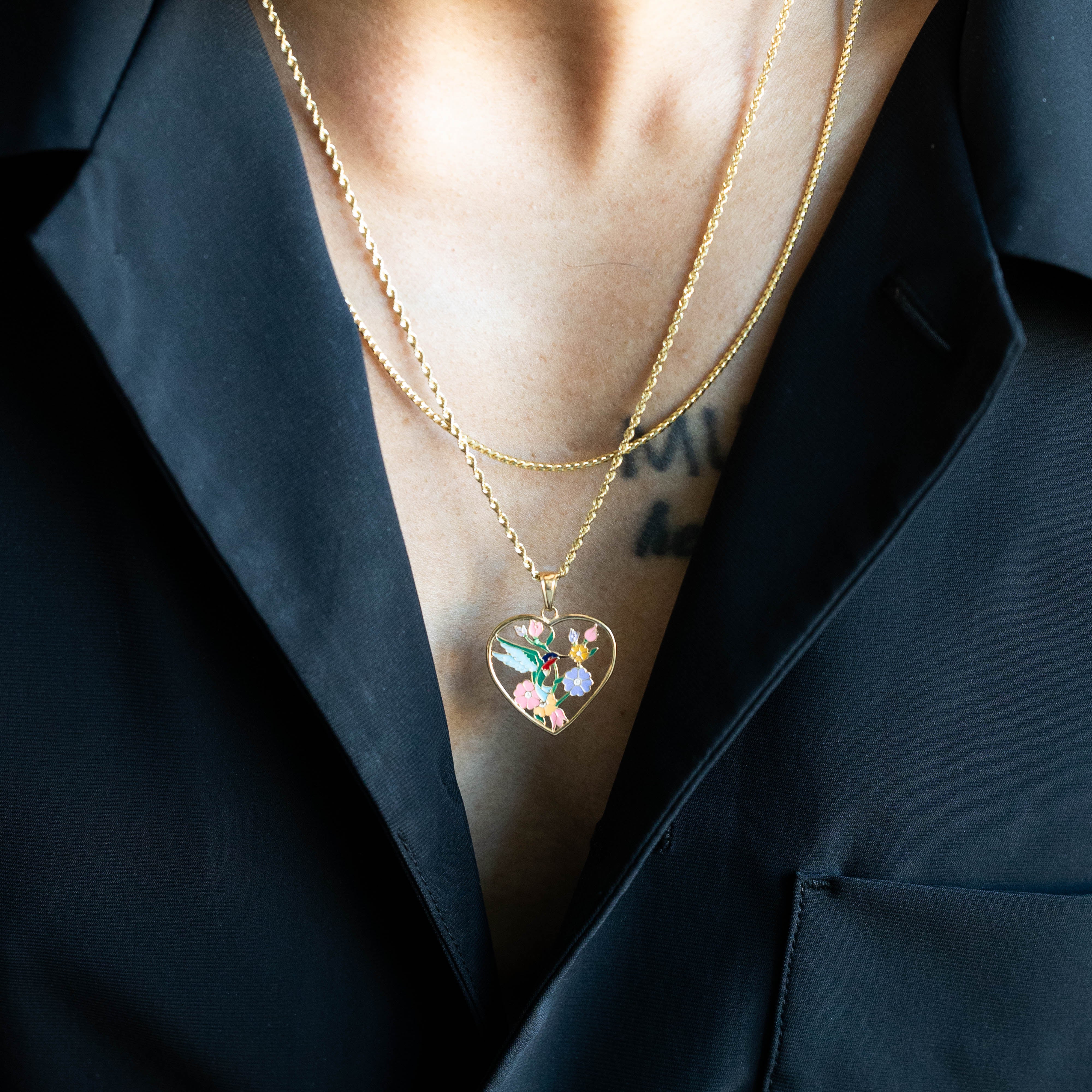 14K Gold Enameled Hummingbird and Flowers Heart Charm - Charlie & Co. Jewelry
