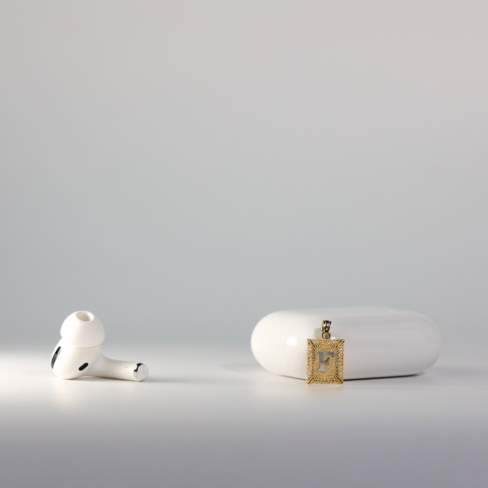 Gold Letter F Pendants | A-Z Gold Pendants - Charlie & Co. Jewelry