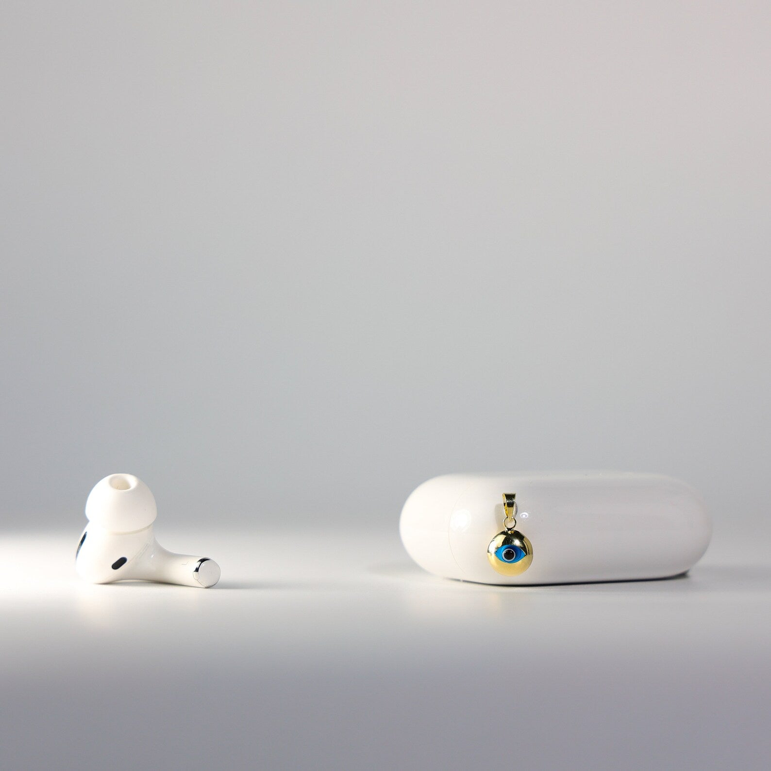 Gold Evil Eye Round Hamsa Pendant - Charlie & Co. Jewelry