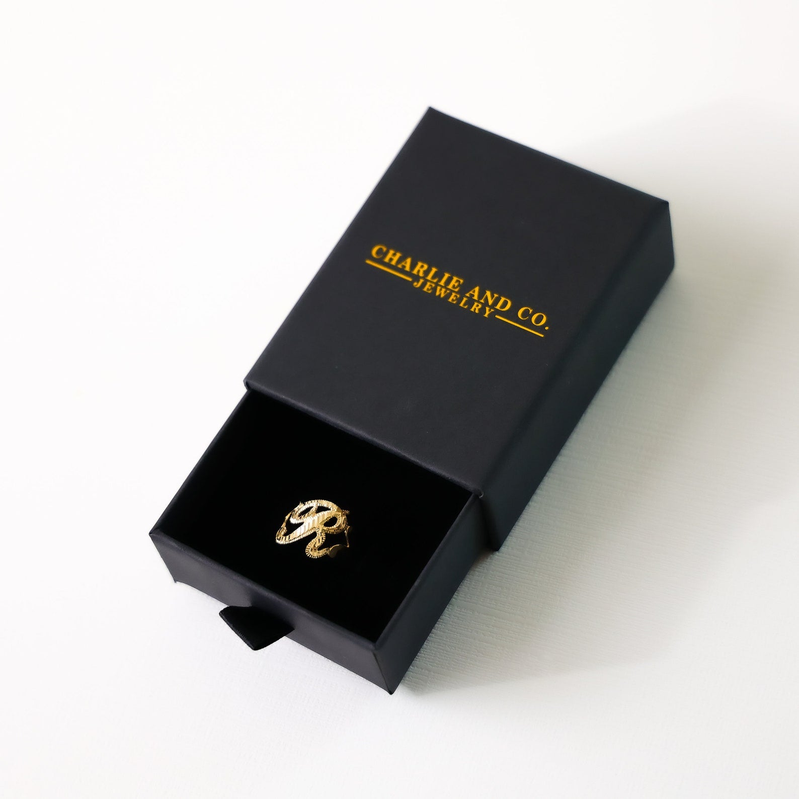14K Gold Cursive Initial "R" Ring - Charlie & Co. Jewelry