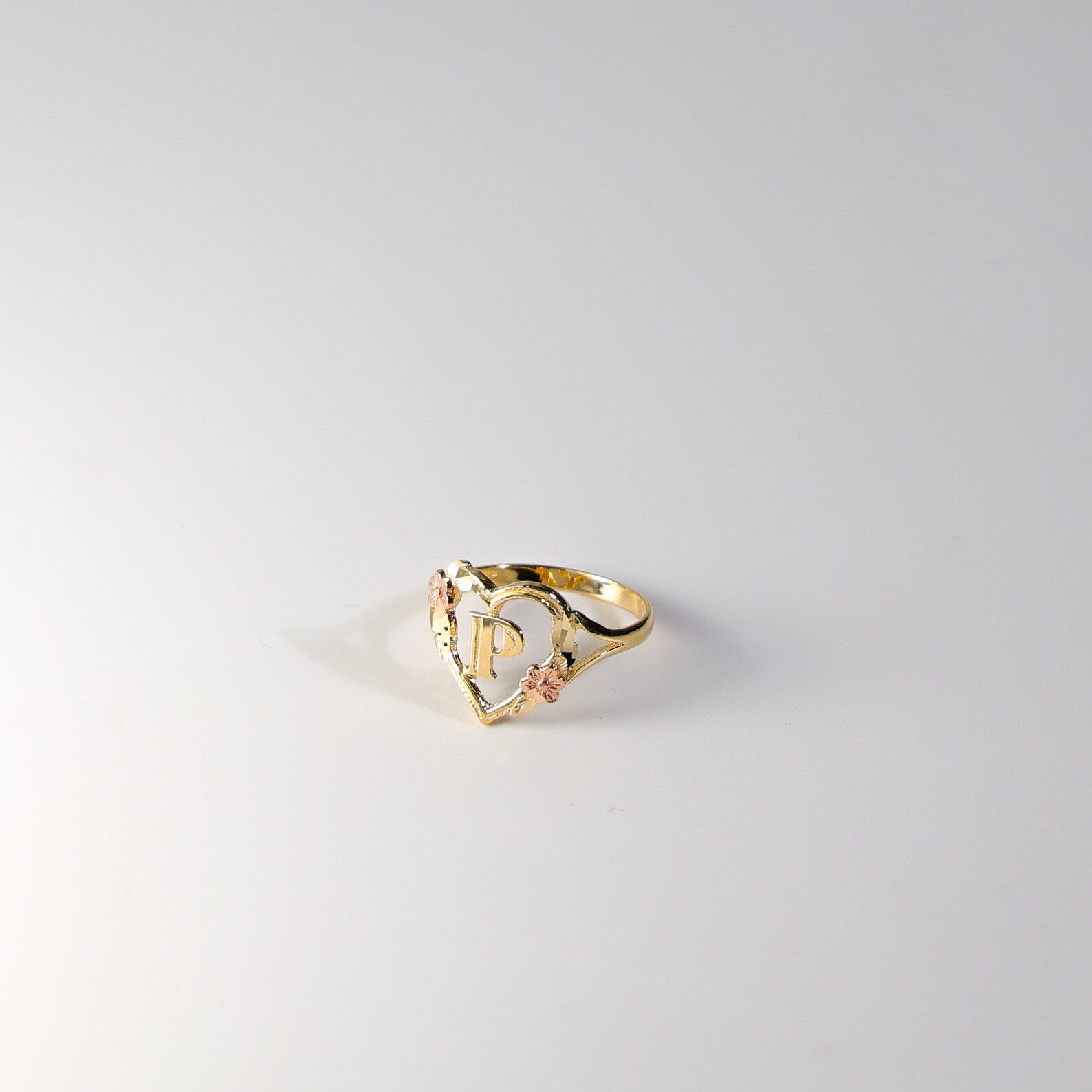 14K Gold Heart & Rose Initial "P" Ring - Charlie & Co. Jewelry