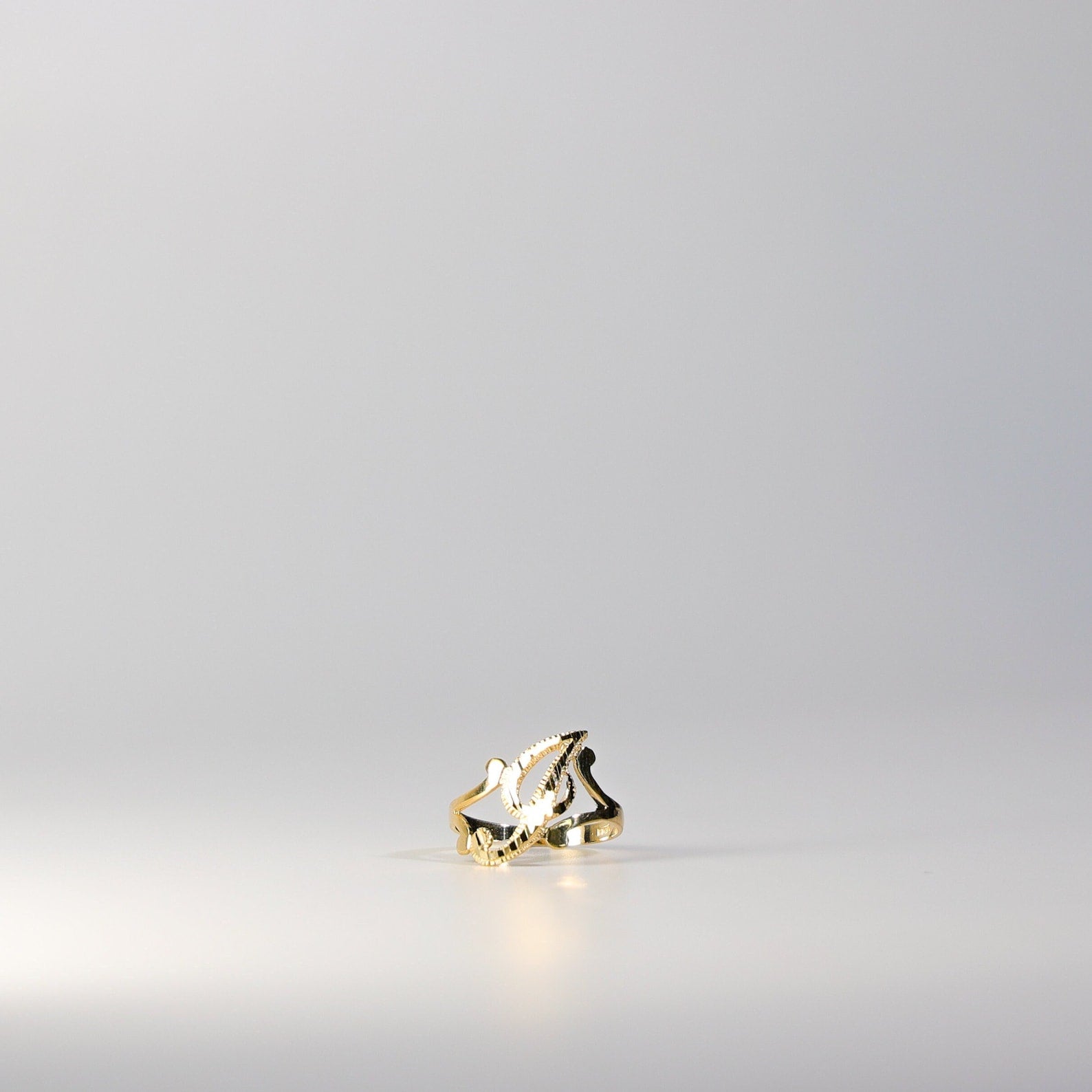 14K Gold Cursive Initial "I" Ring - Charlie & Co. Jewelry