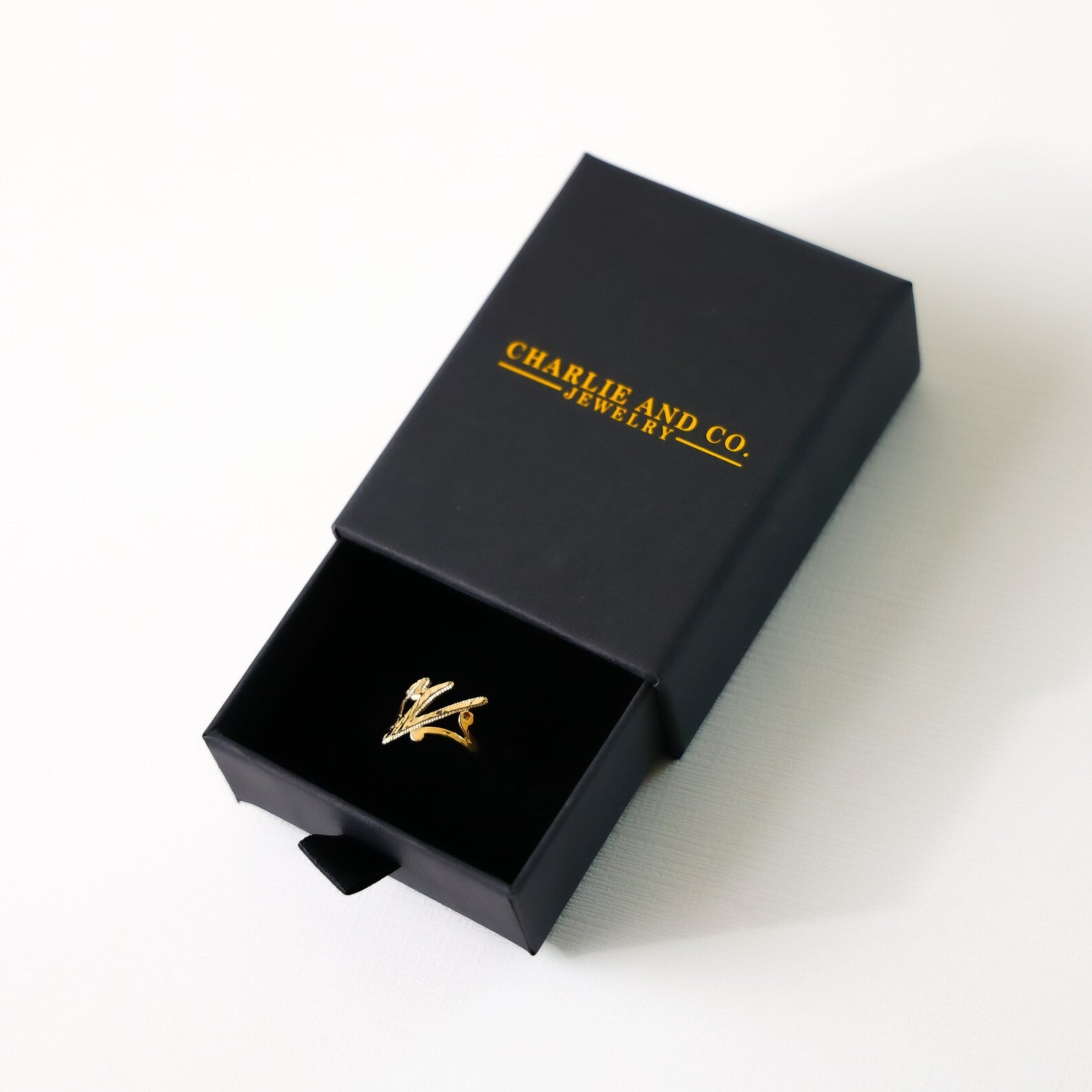 14K Gold Cursive Initial "V" Ring - Charlie & Co. Jewelry