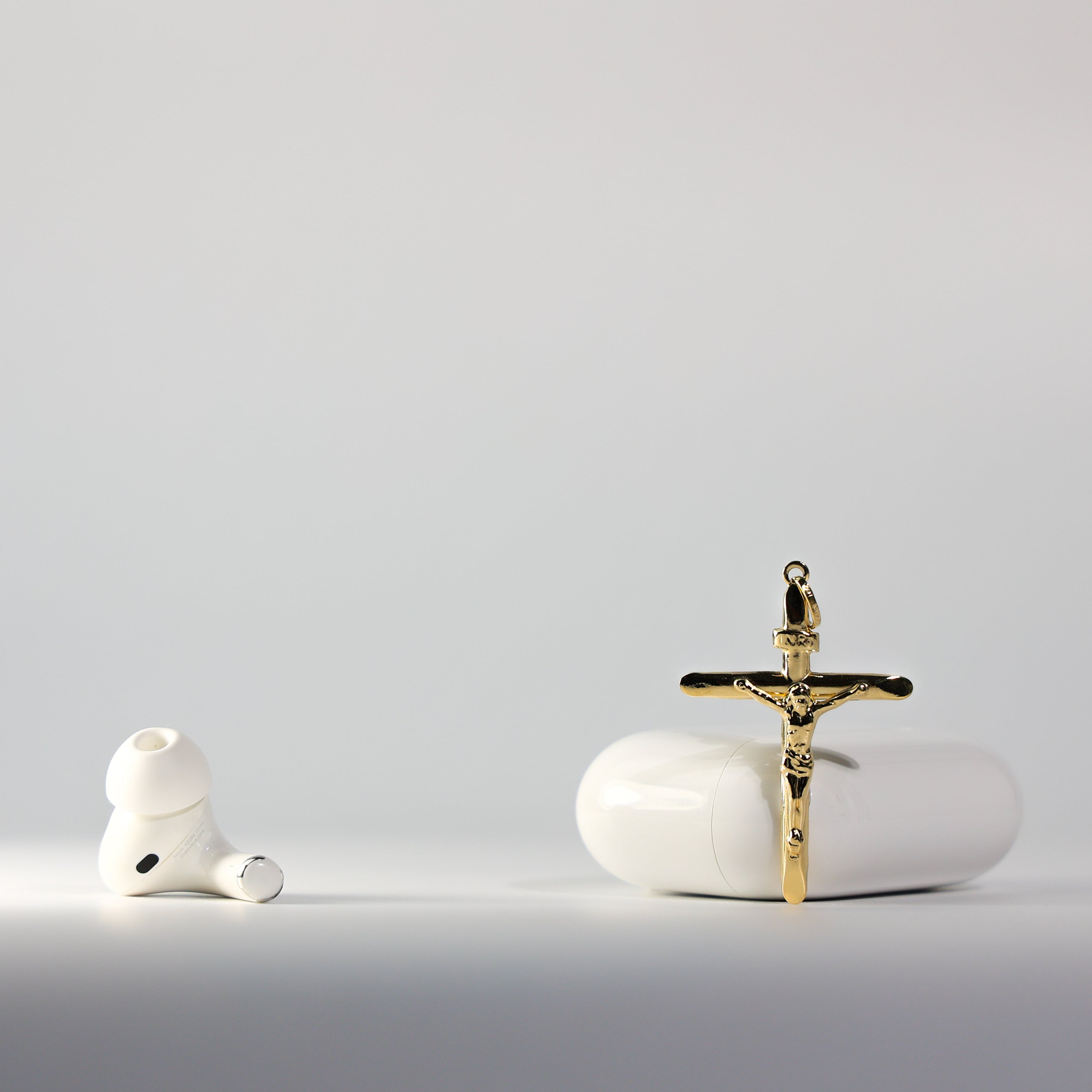 Gold Classic Beautiful Cross Pendant Model-0854 - Charlie & Co. Jewelry