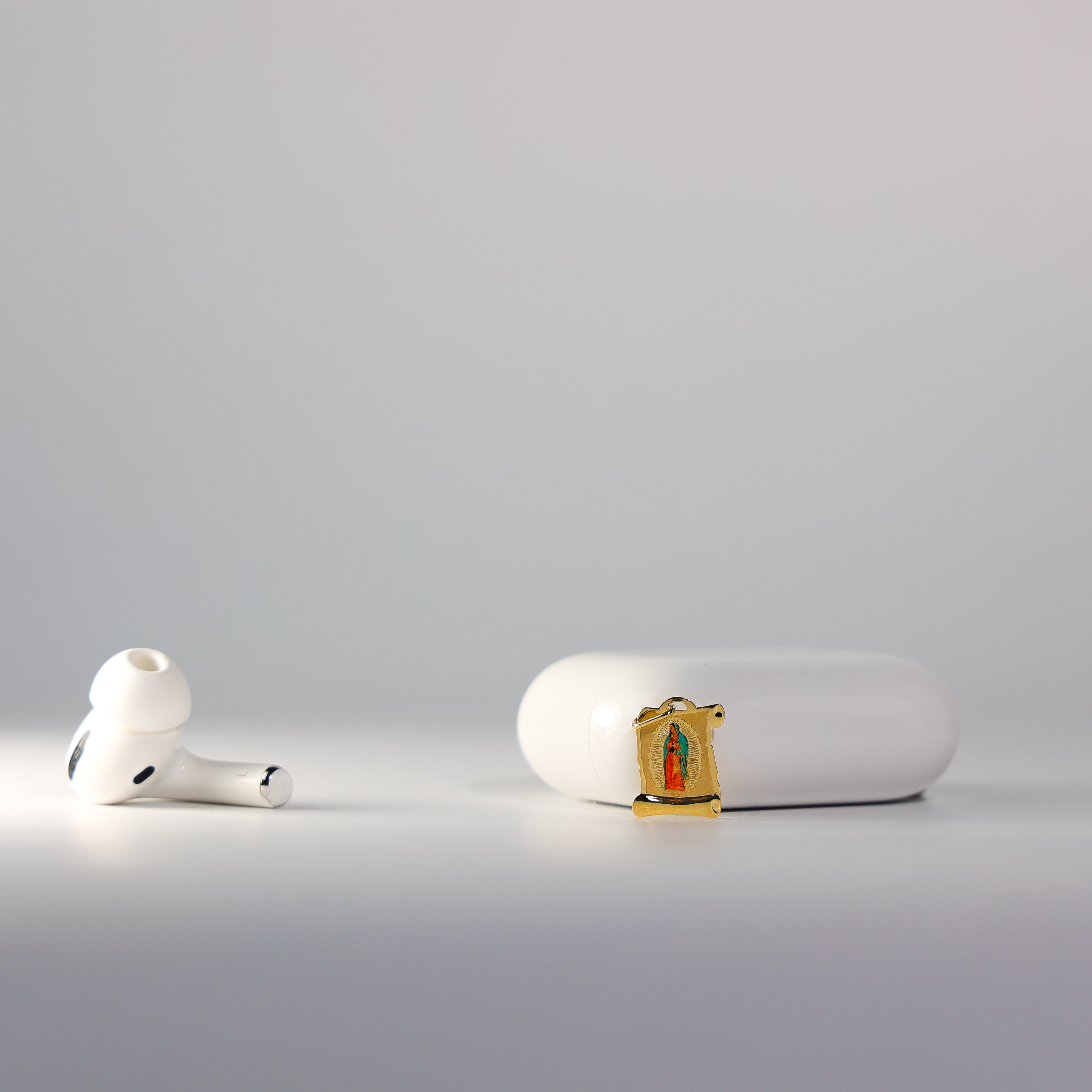 Gold Virgin Mary Enamel Plate Pendant Model-0152 - Charlie & Co. Jewelry