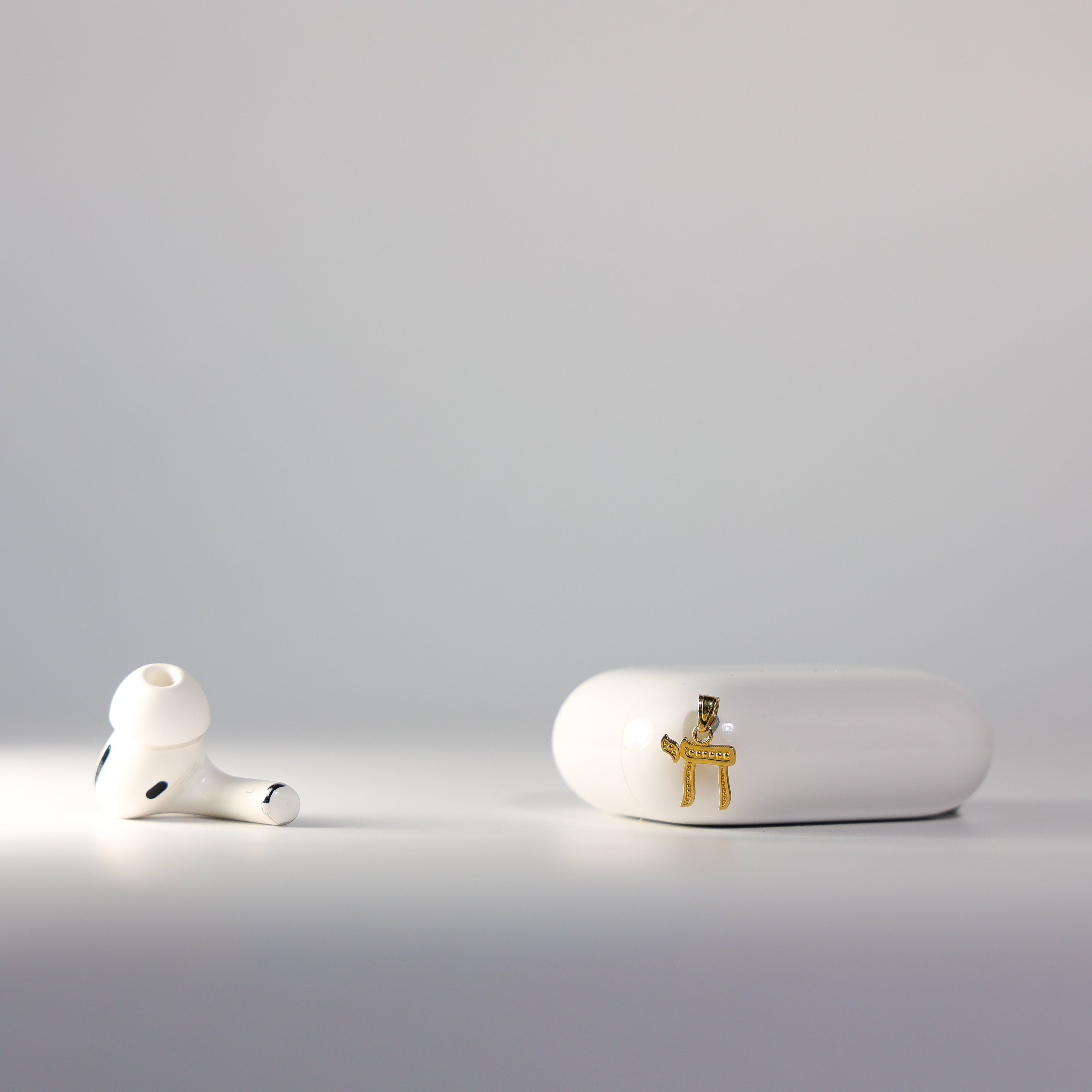 Gold Small Jewish Chai Pendant Model-1511 - Charlie & Co. Jewelry