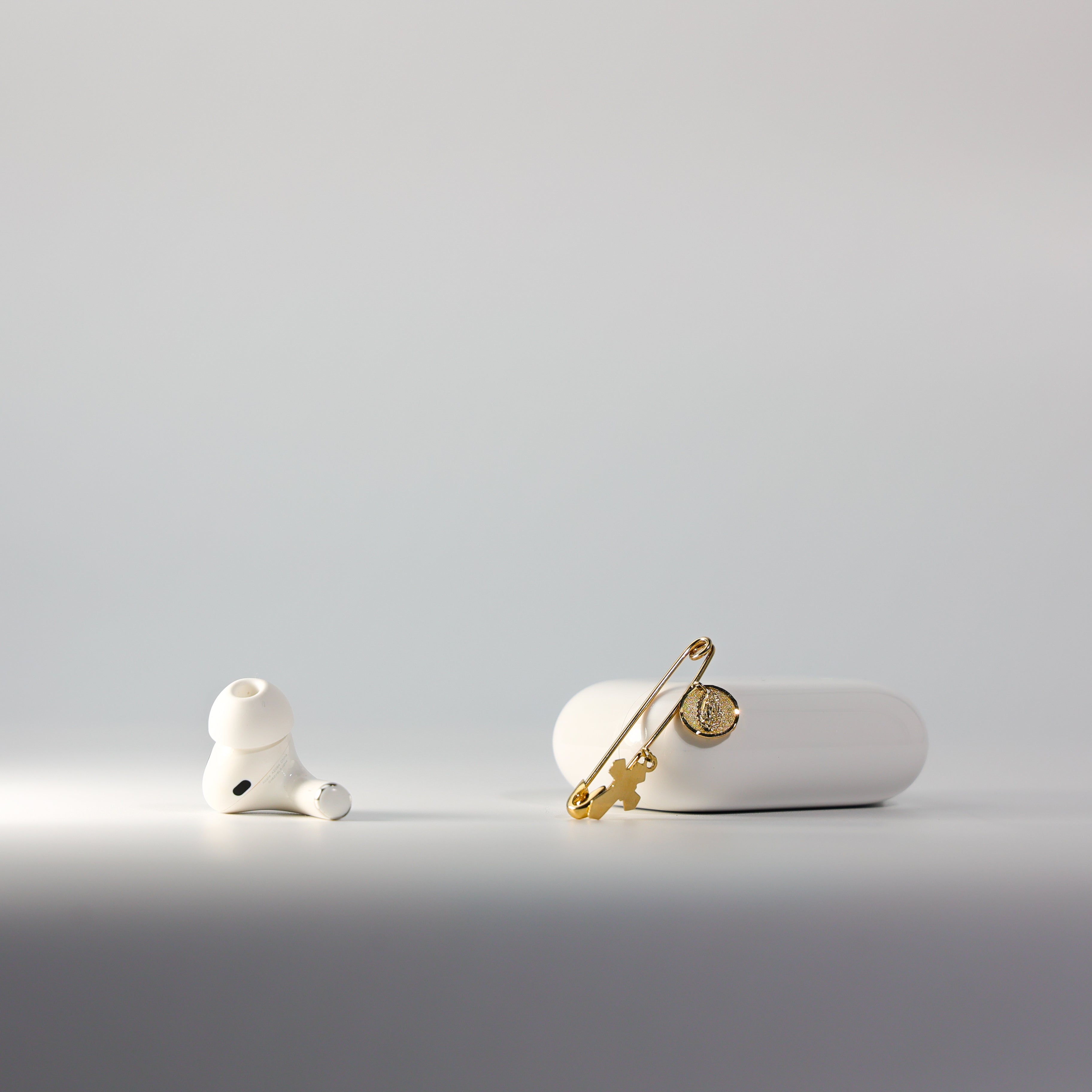 Gold Religious Hang on Clip Pendant Model-1997 - Charlie & Co. Jewelry