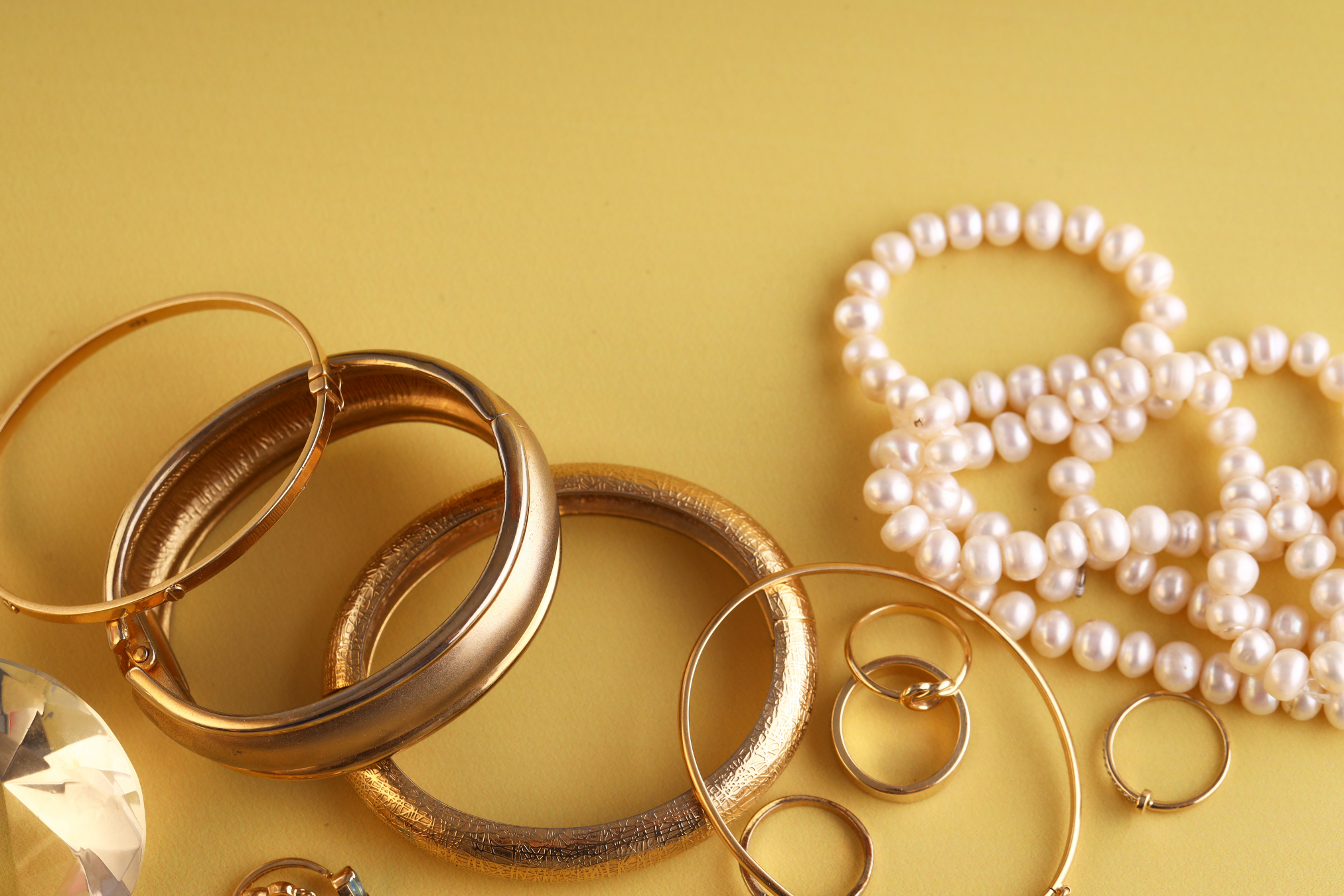 Incorporating Fine Gold Jewelry into Your Wardrobe