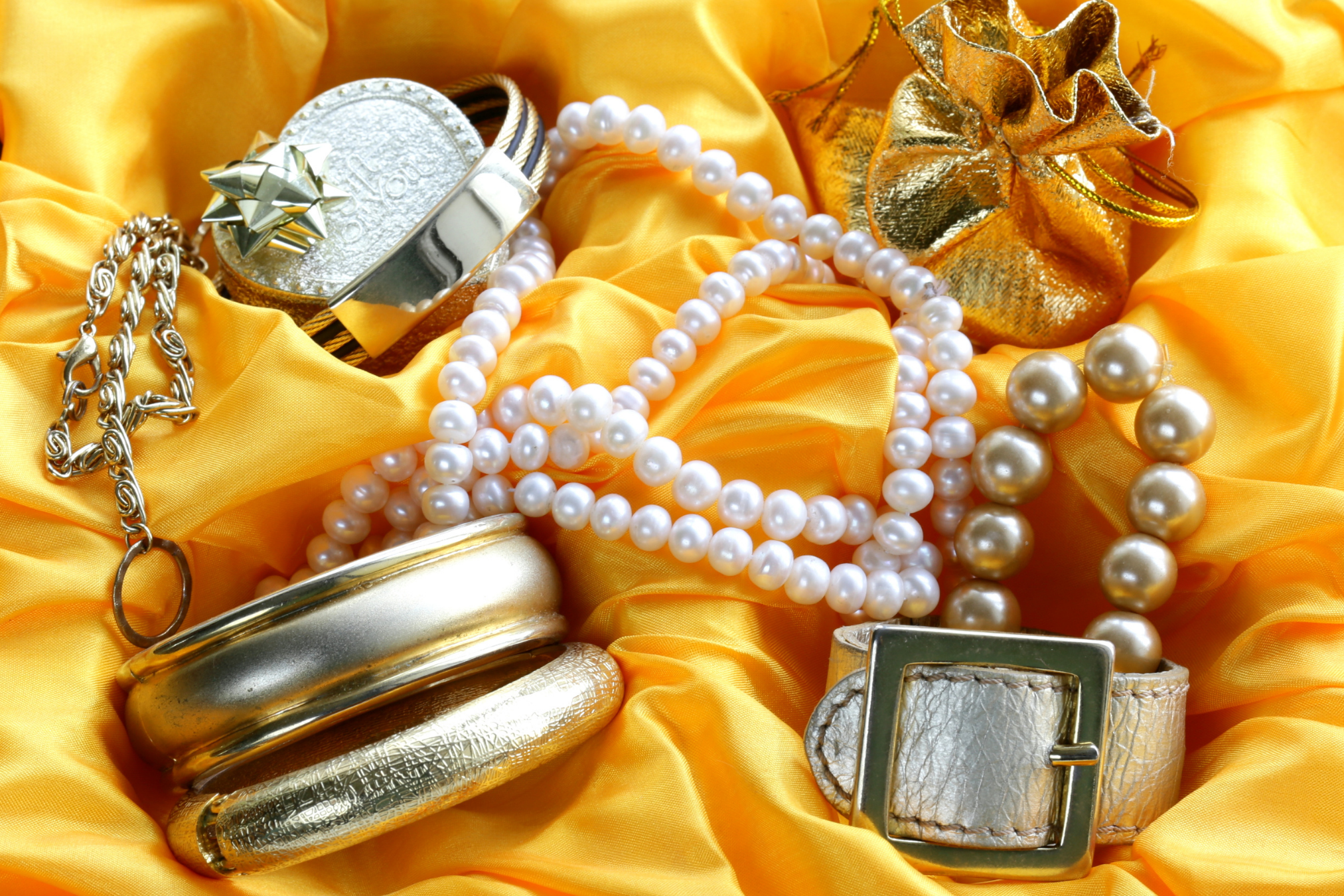 Selecting Timeless Jewelry for Your Big Day