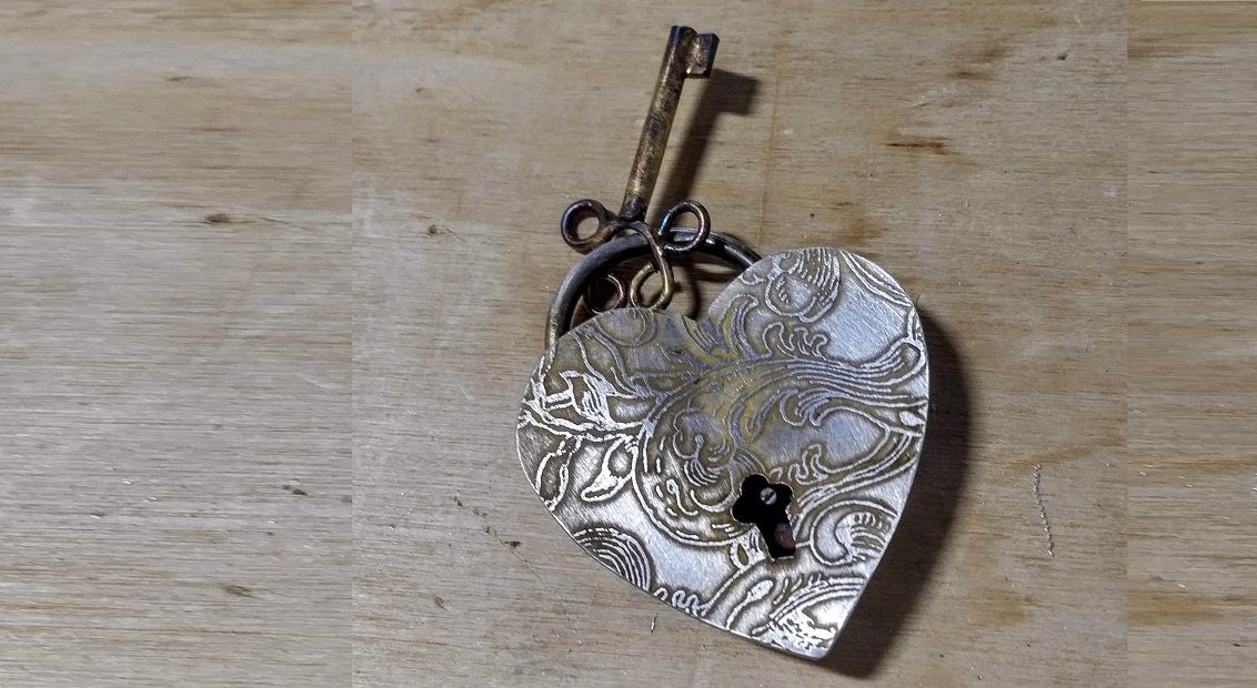 How To Wear Heart-Shaped Jewelry
