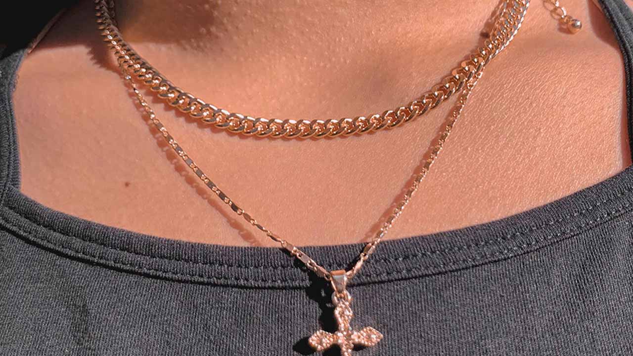 How To Wear A Pendant Necklace
