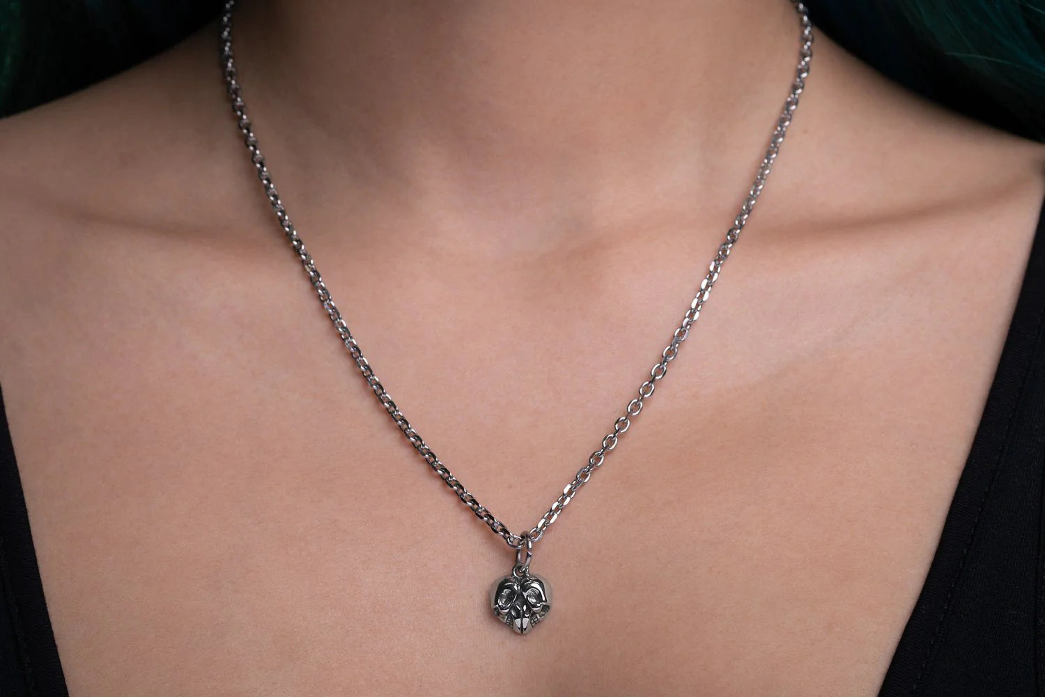 Is heart-shaped jewelry fashionable
