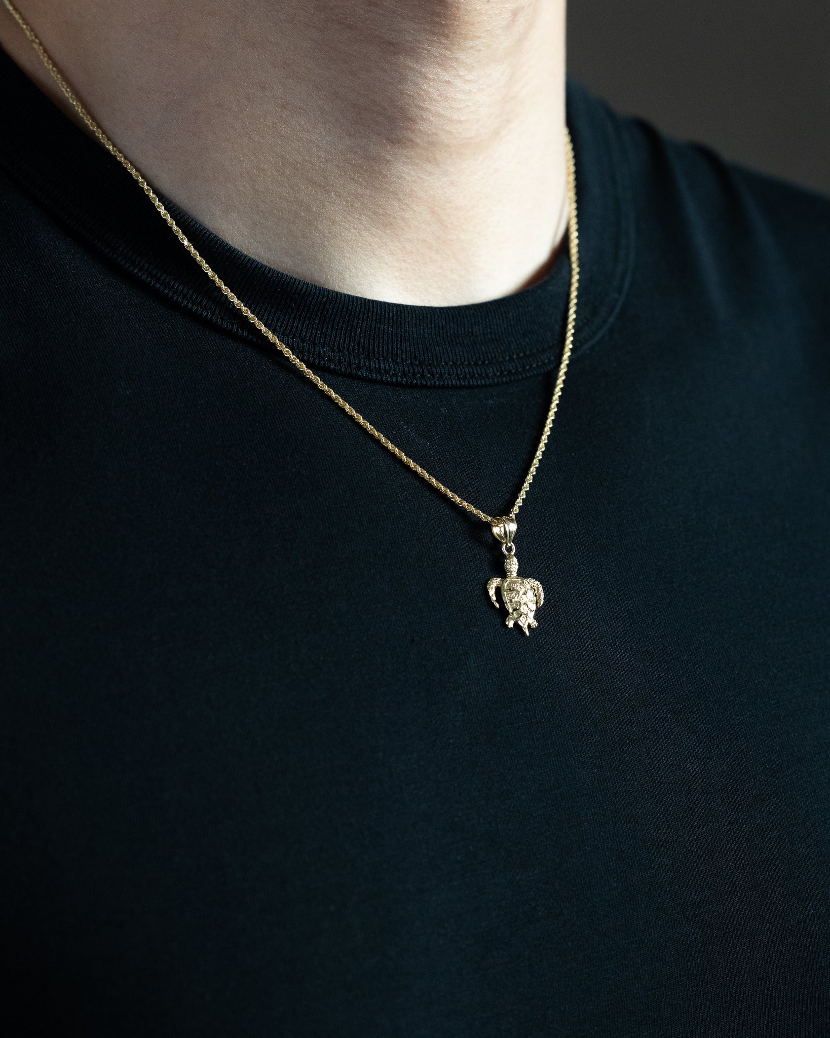 Gold Detailed Small Sea Turtle Pendant - Charlie & Co. Jewelry