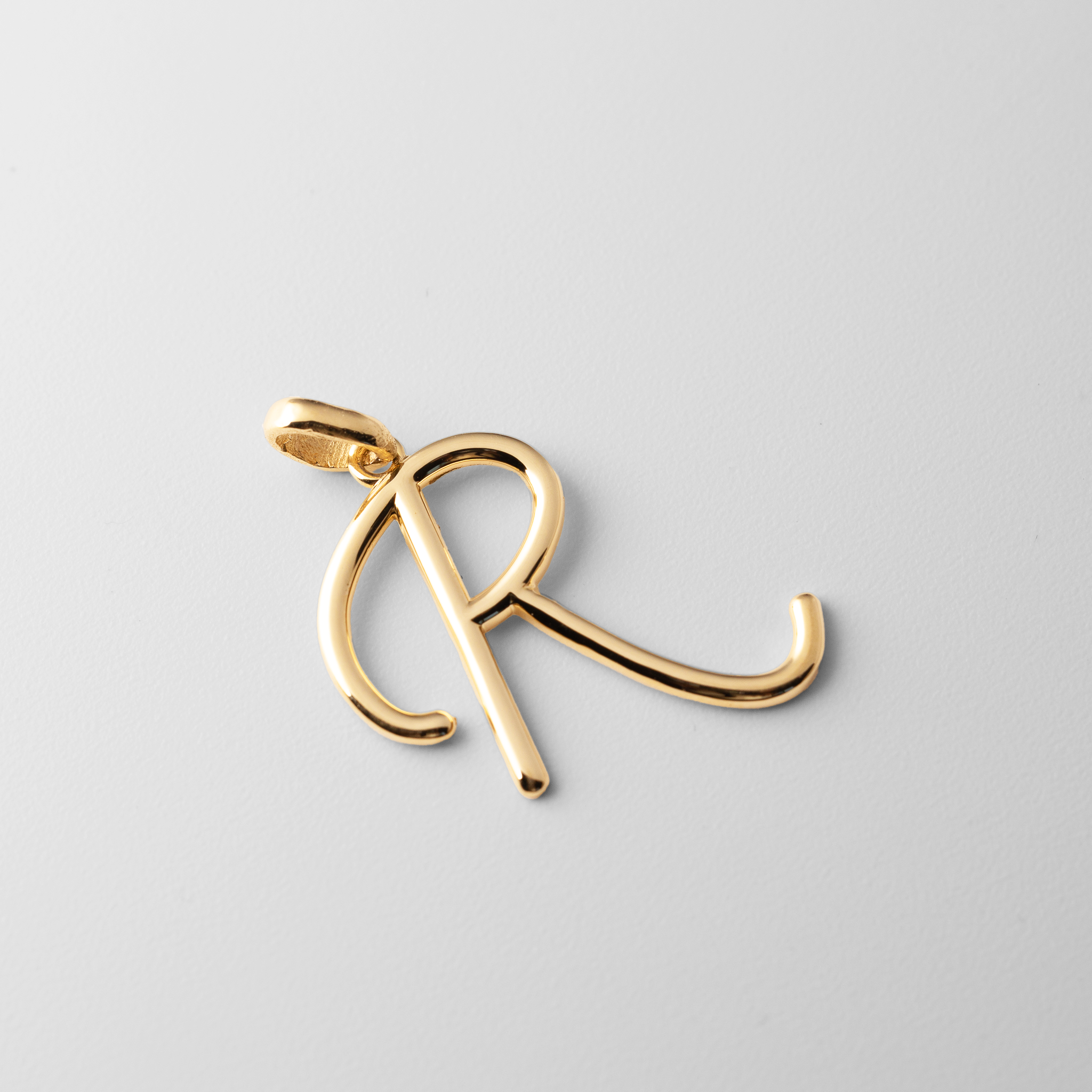 Gold Modern Cursive 'R' Large Pendant