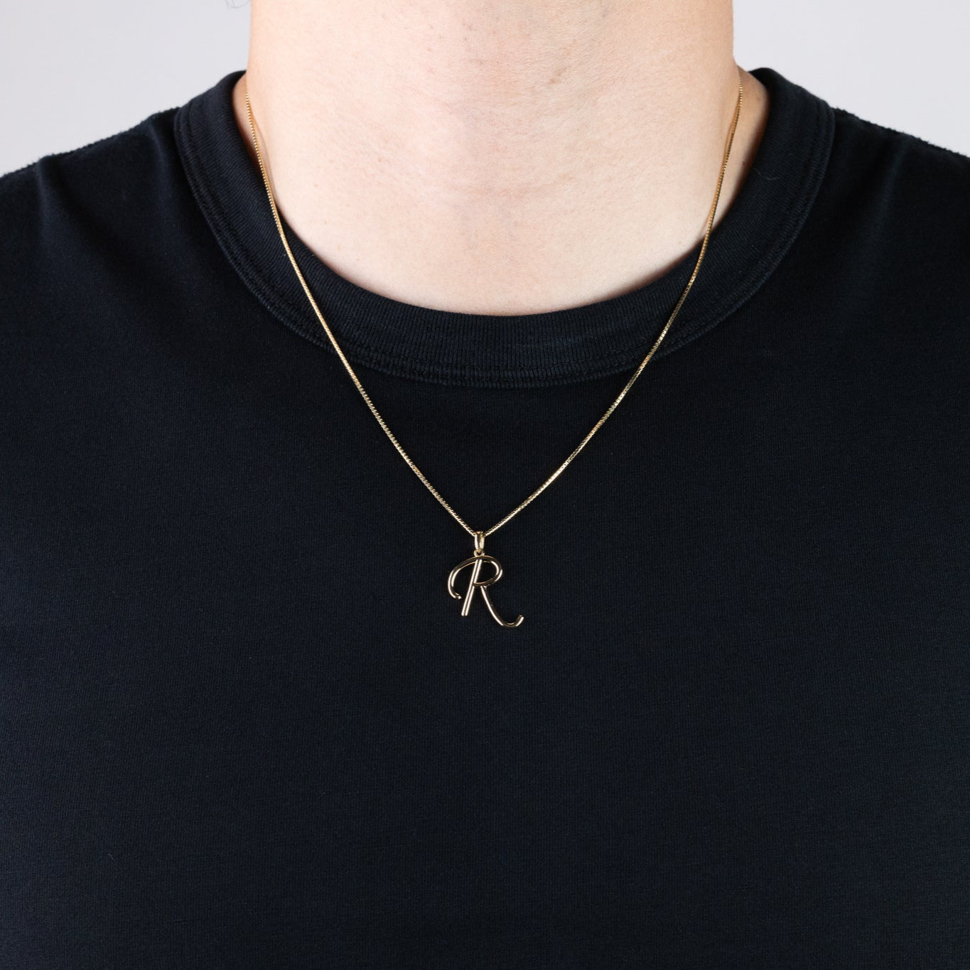 Gold Modern Cursive 'R' Large Pendant