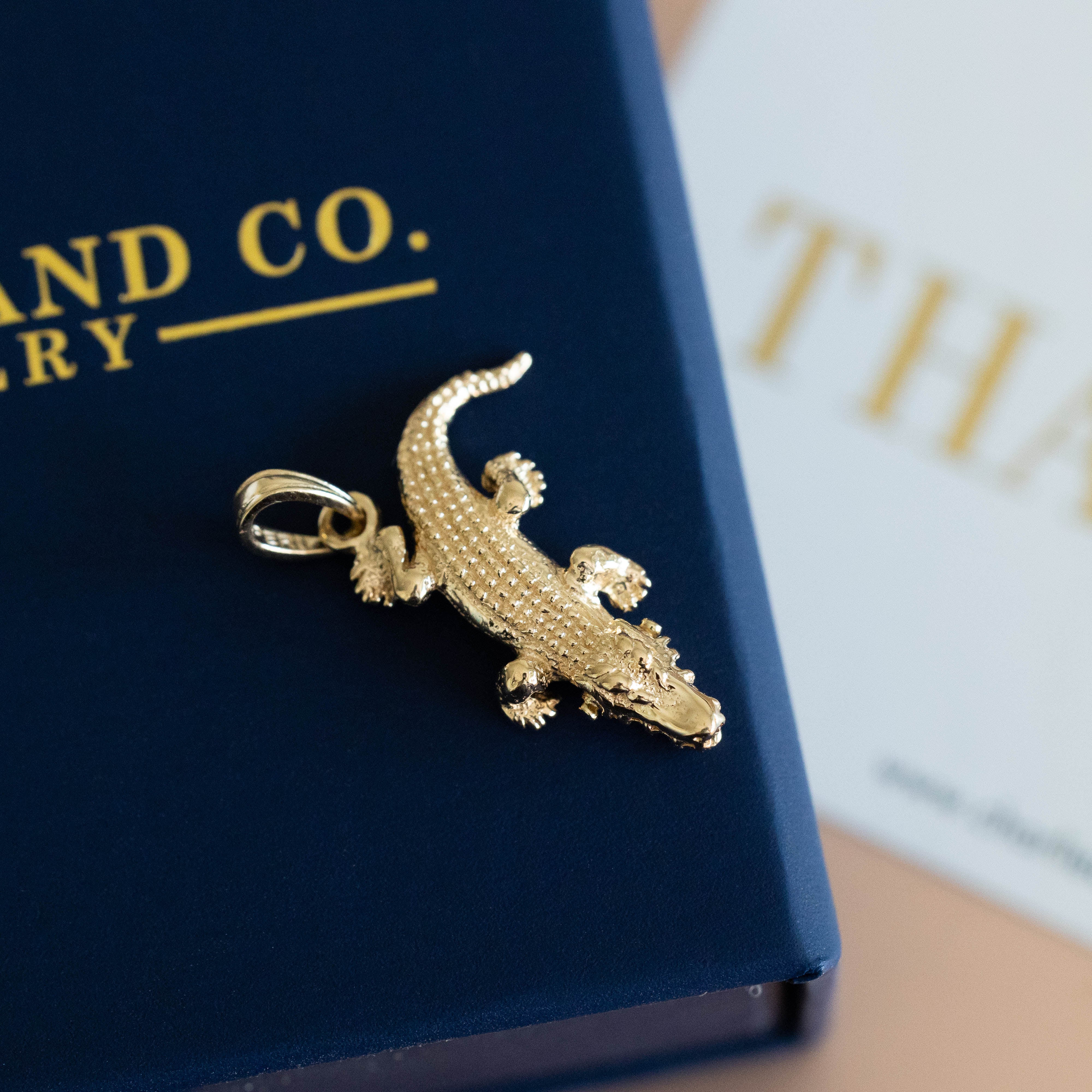 14K Gold Moveable Jaws Large Alligator Pendant - Charlie & Co. Jewelry