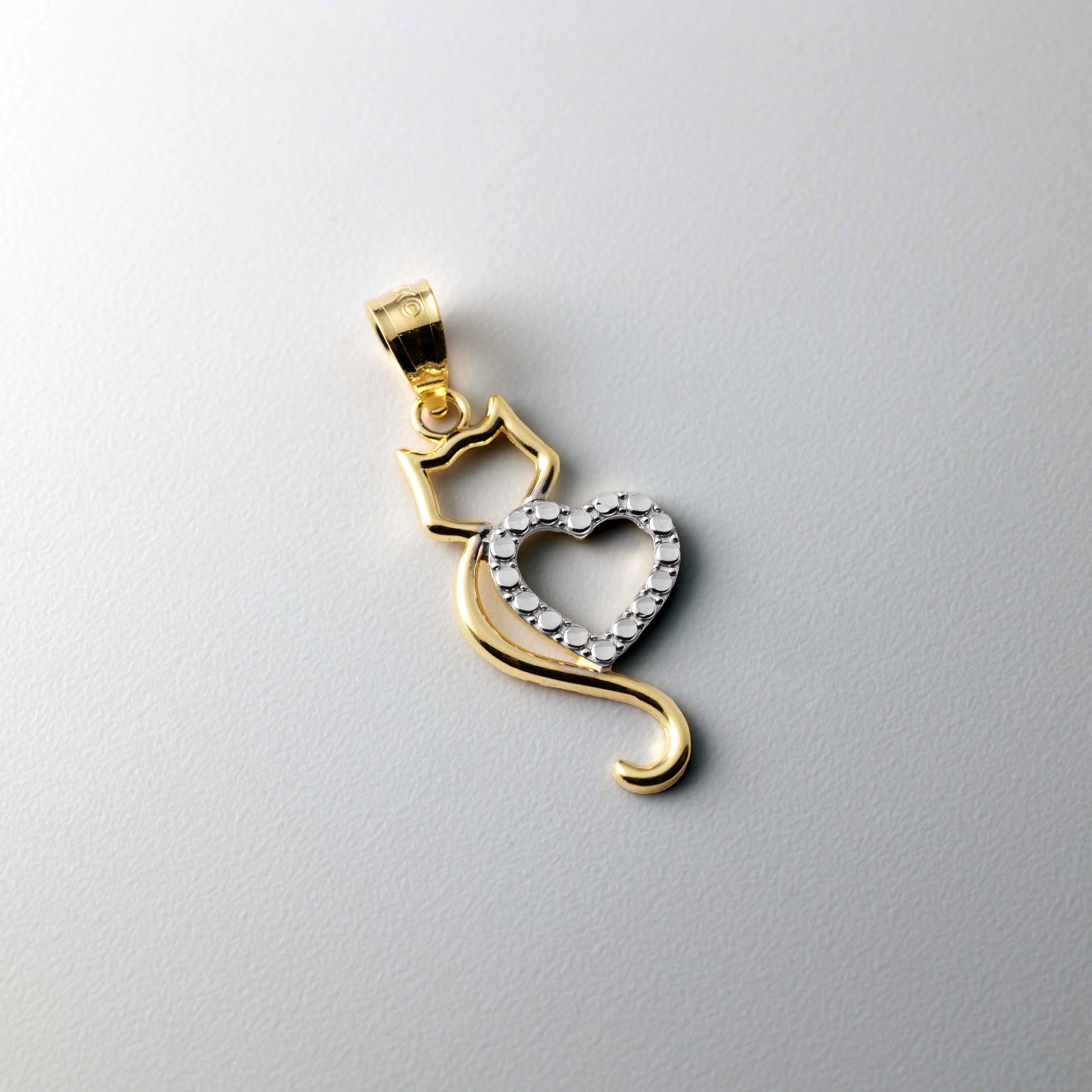 14K Gold Polished Cat with Heart Pendant