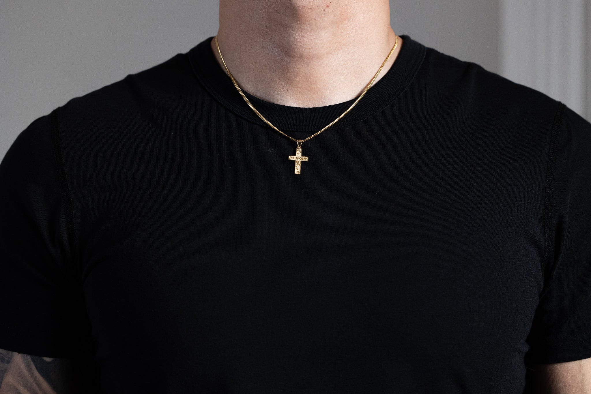 Gold ‘Jesus Es Mi Señor’ Cross Pendant Necklace - Model Pt1031 - Charlie & Co. Jewelry