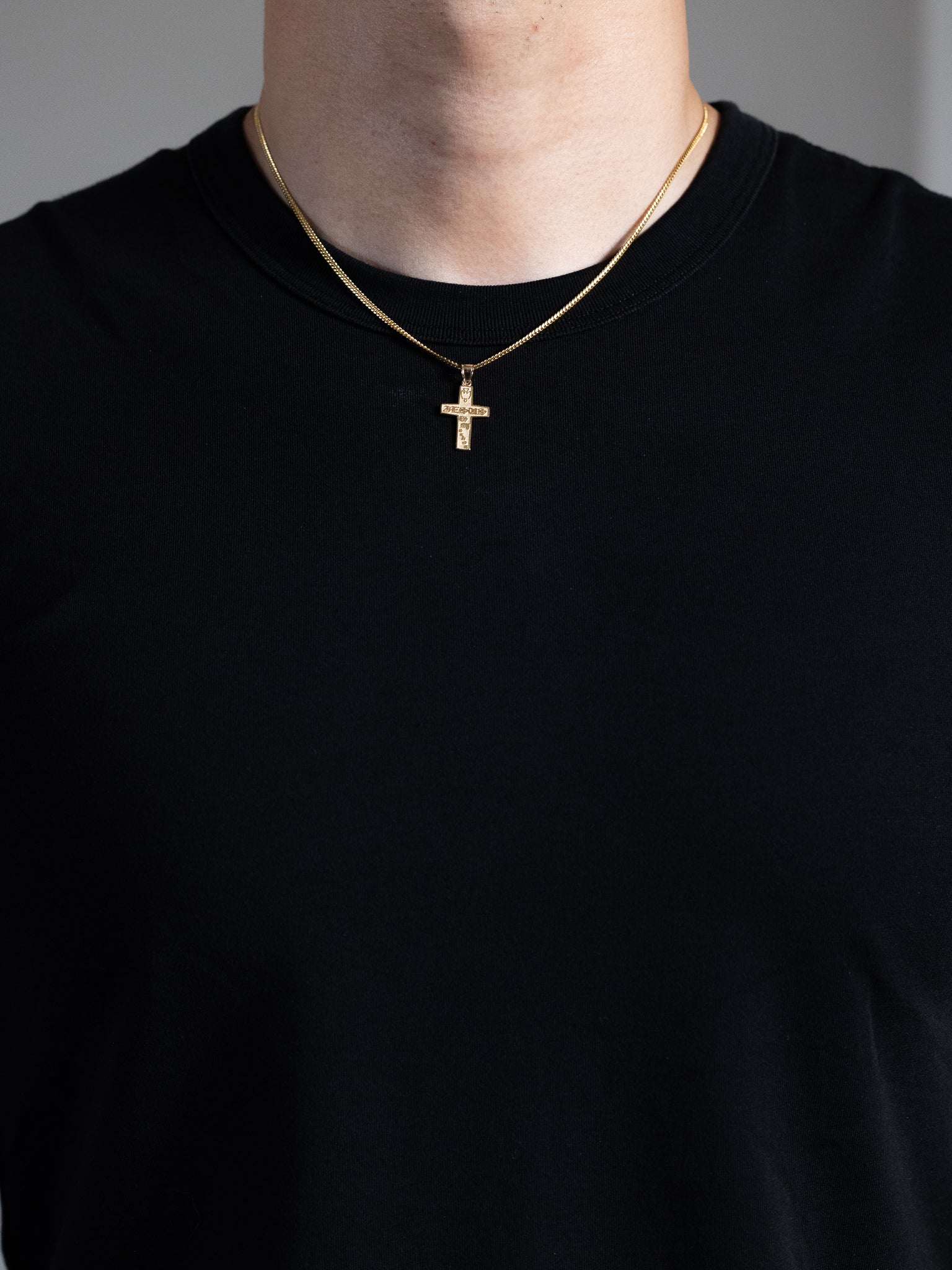 Gold ‘Jesus Es Mi Señor’ Cross Pendant Necklace - Model Pt1031 - Charlie & Co. Jewelry